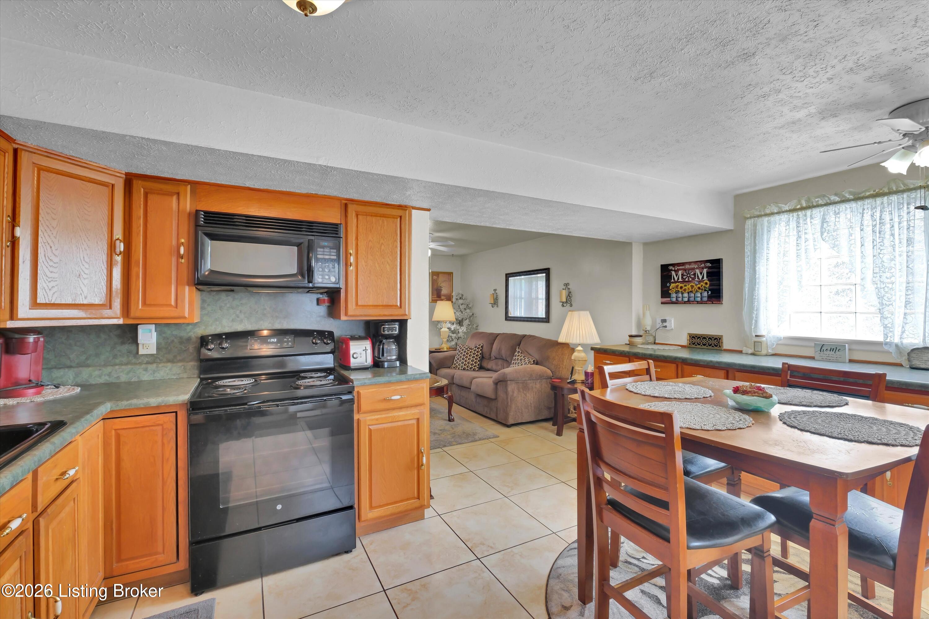 8014 Broadfern Dr Property Photo 28