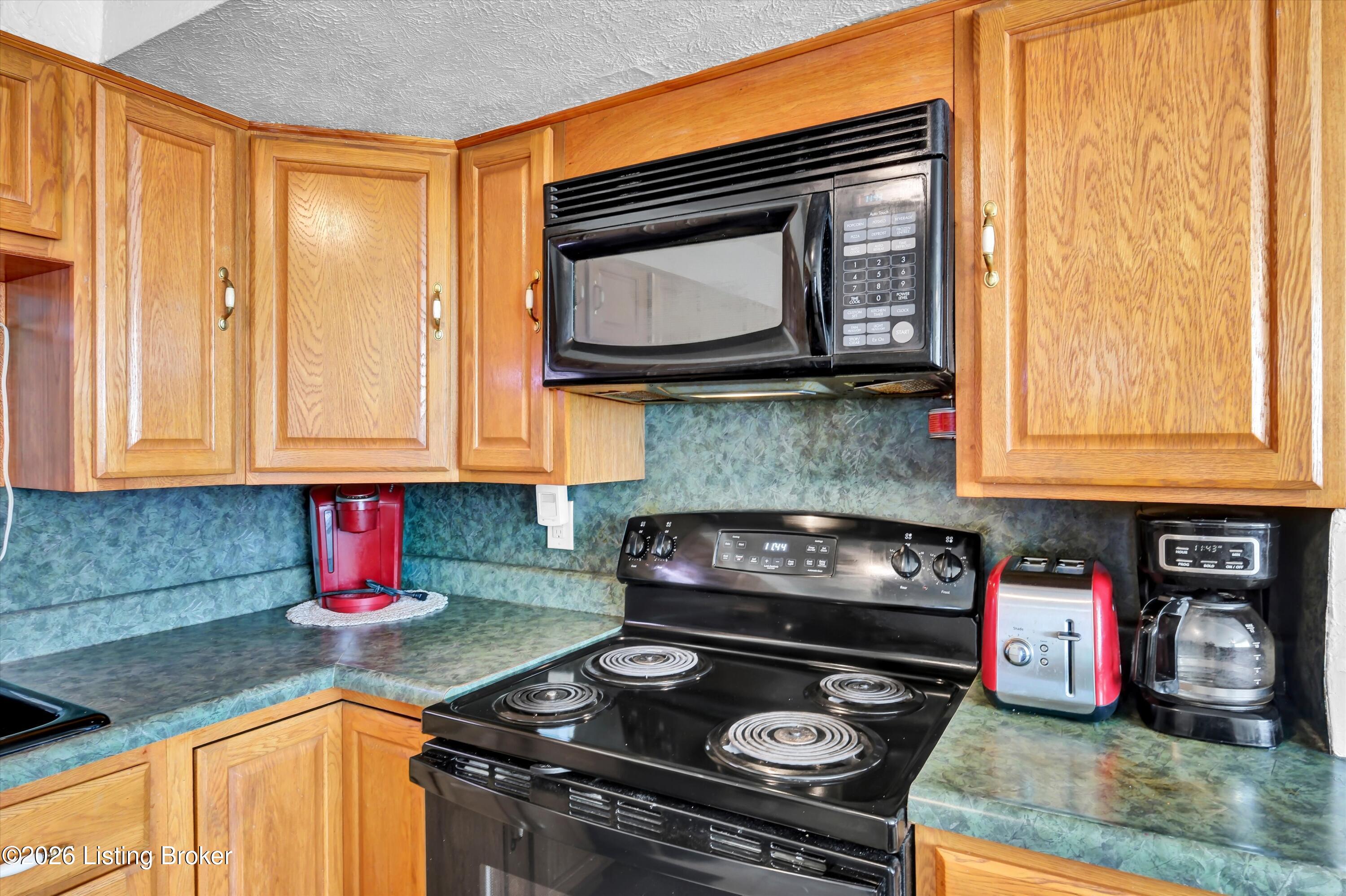 8014 Broadfern Dr Property Photo 30