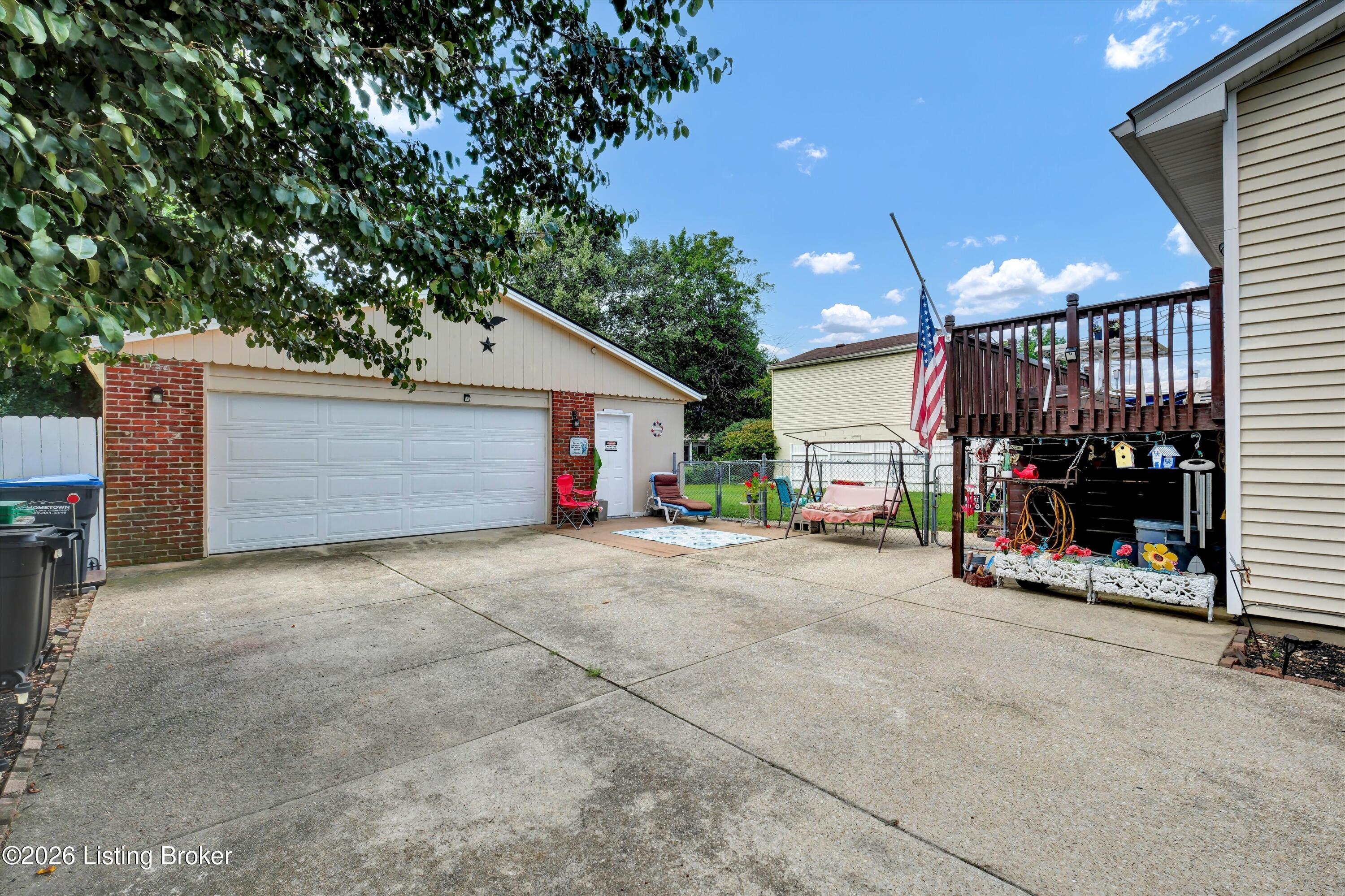 8014 Broadfern Dr Property Photo 40
