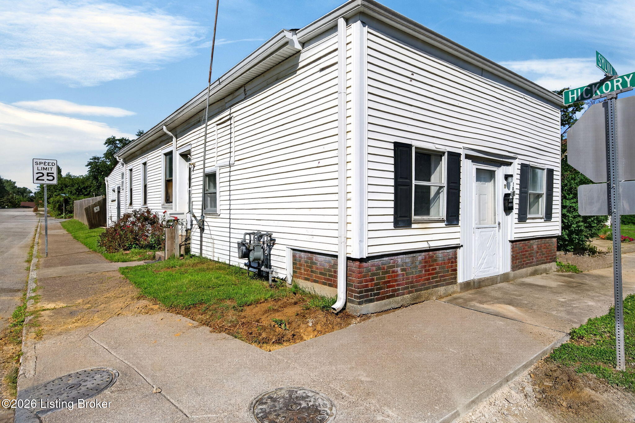 1038 Sylvia St Property Photo 2
