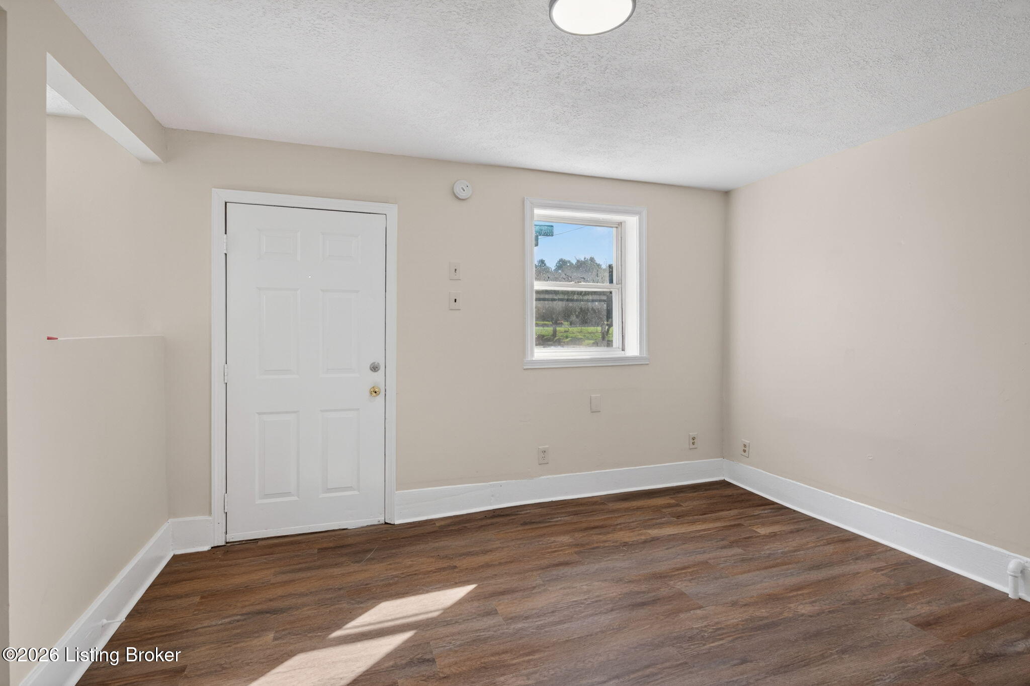 1038 Sylvia St Property Photo 3