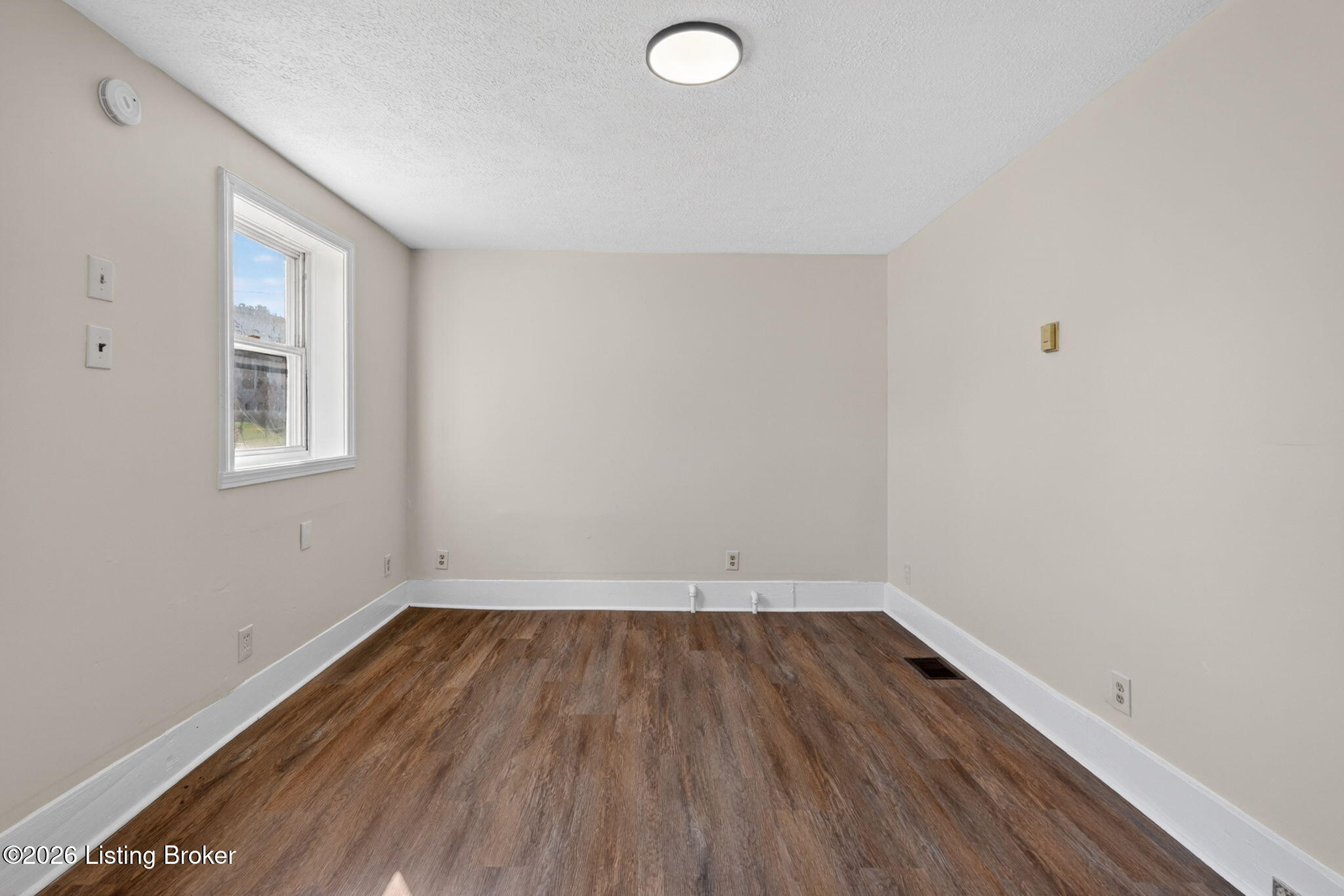 1038 Sylvia St Property Photo 4
