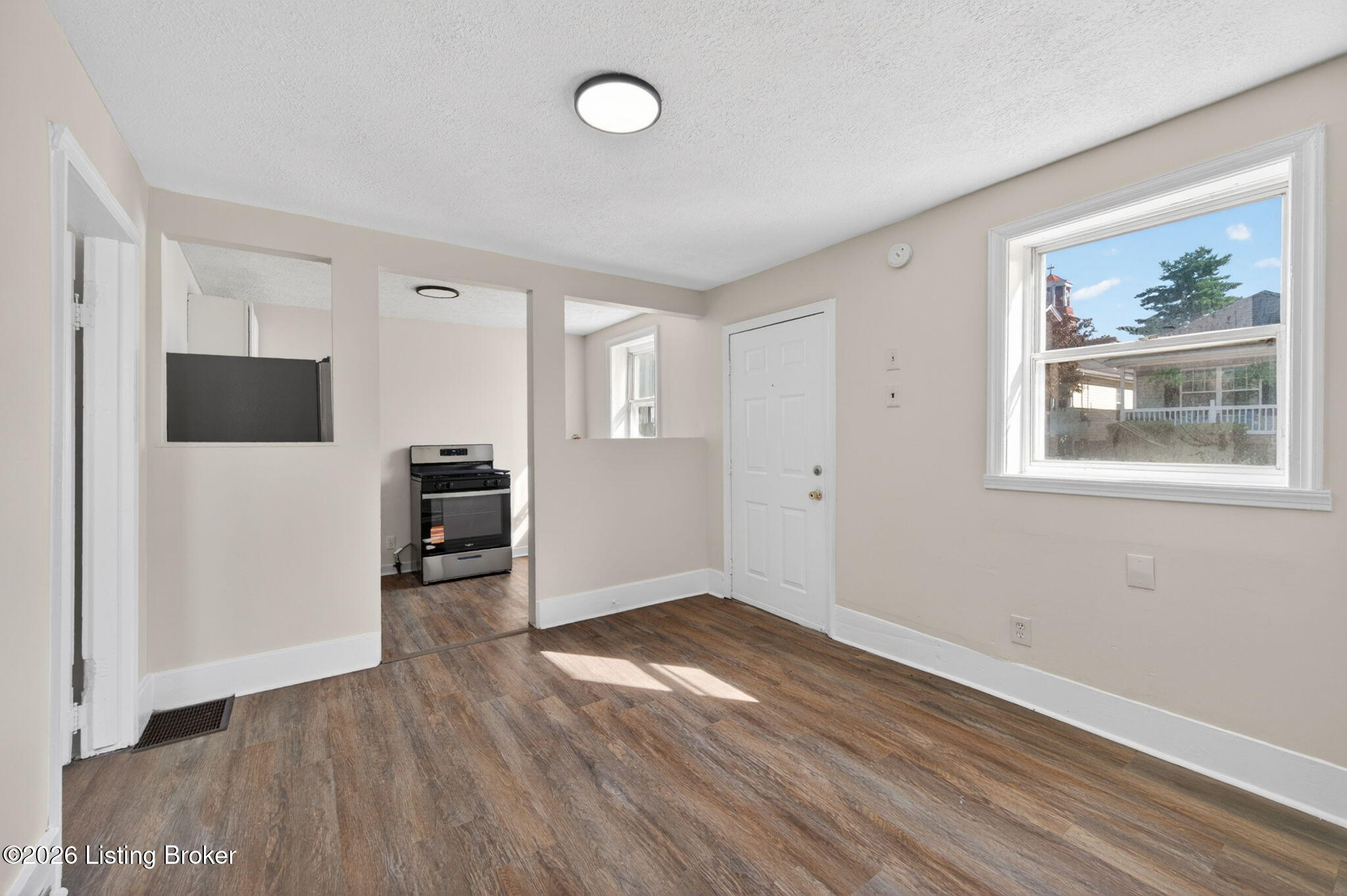 1038 Sylvia St Property Photo 5