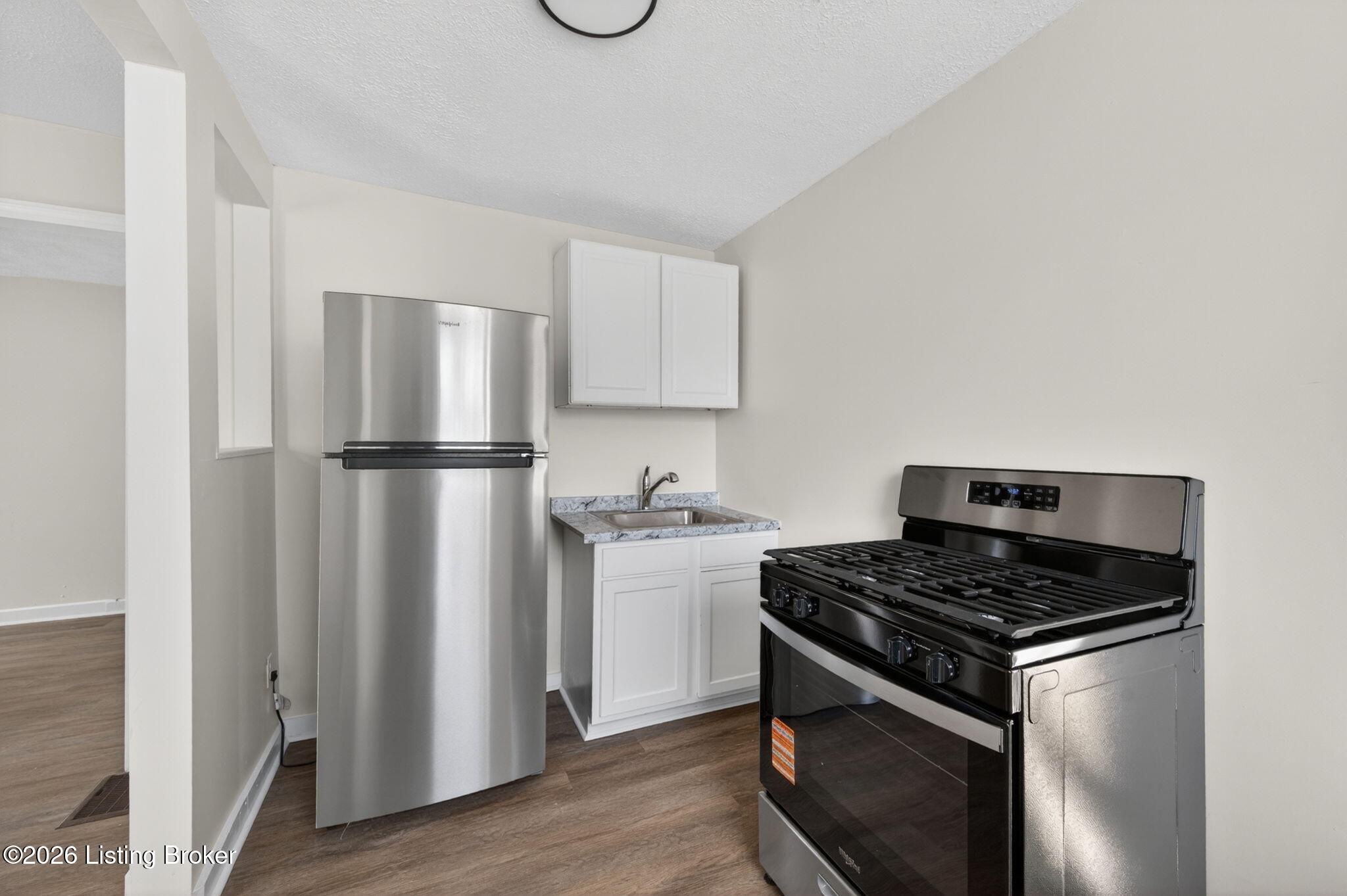 1038 Sylvia St Property Photo 6