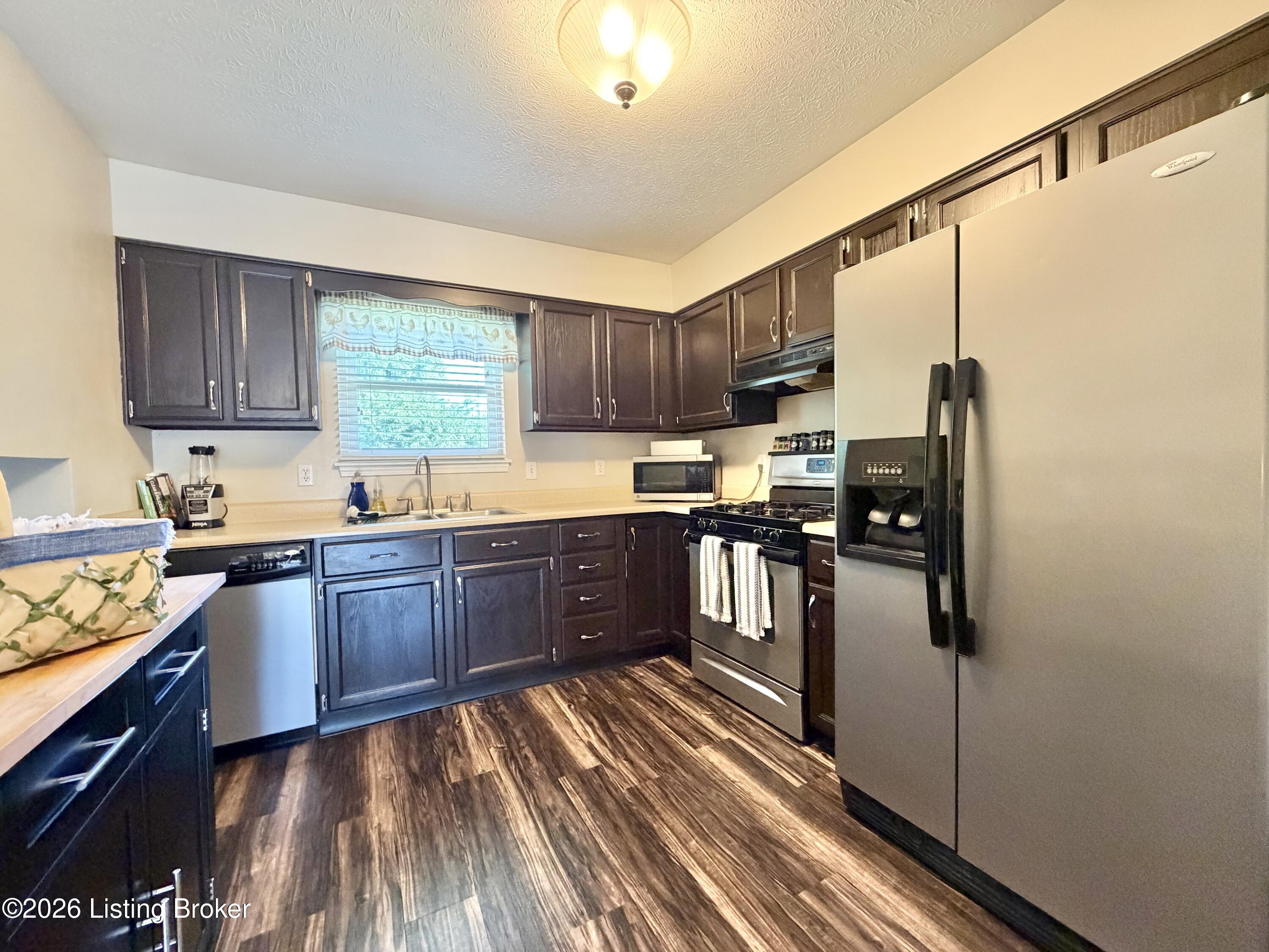 8907 Bobrader Ct Property Photo 4