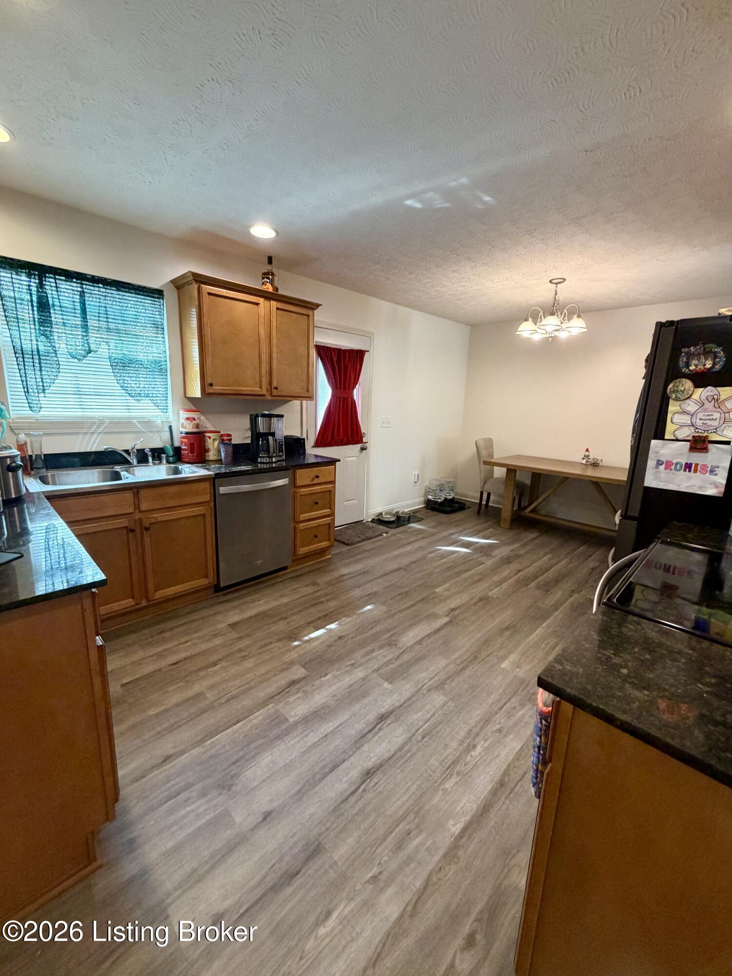 104 Ruby Ct Property Photo 6