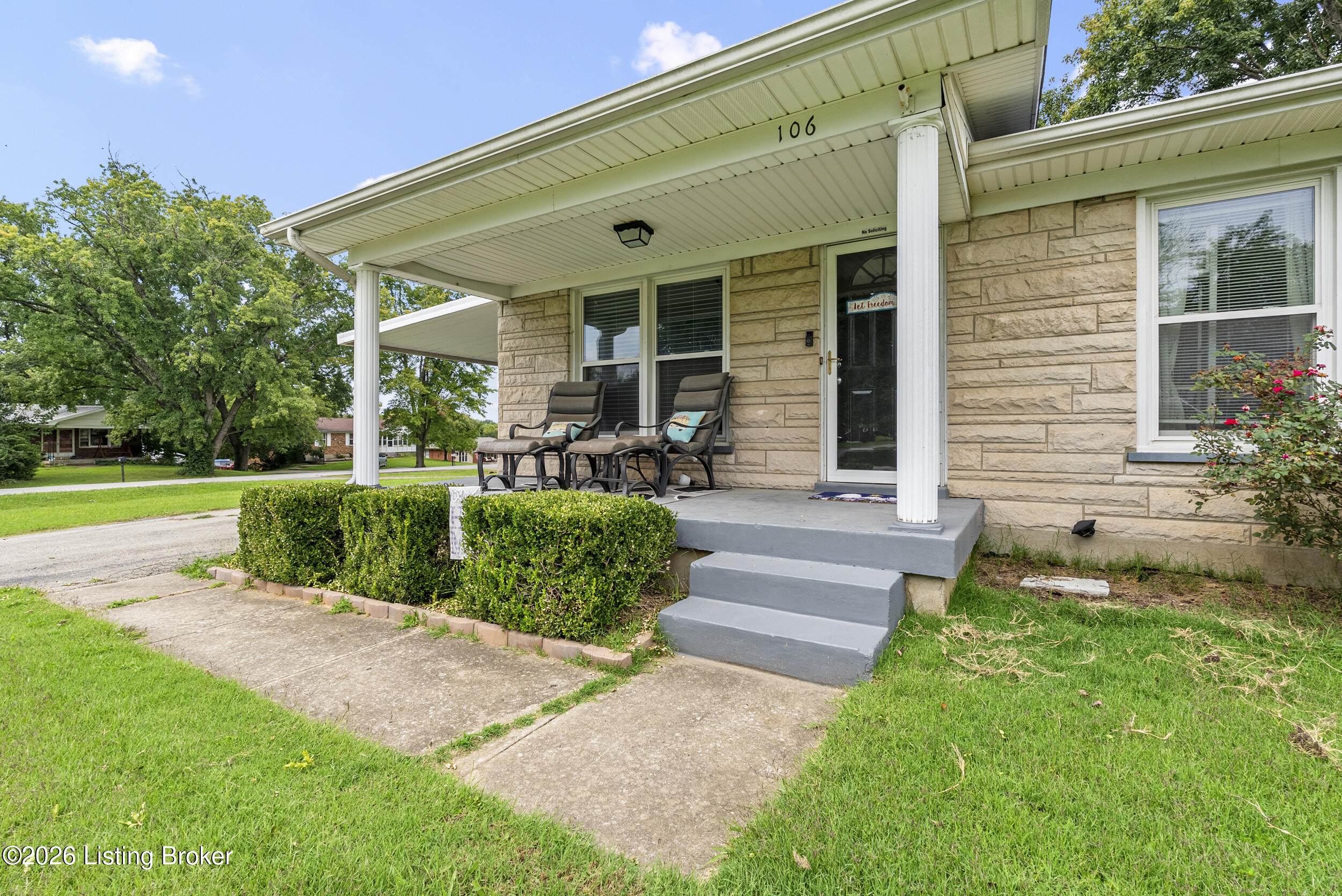 106 Wyndingbrook Dr Property Photo 2