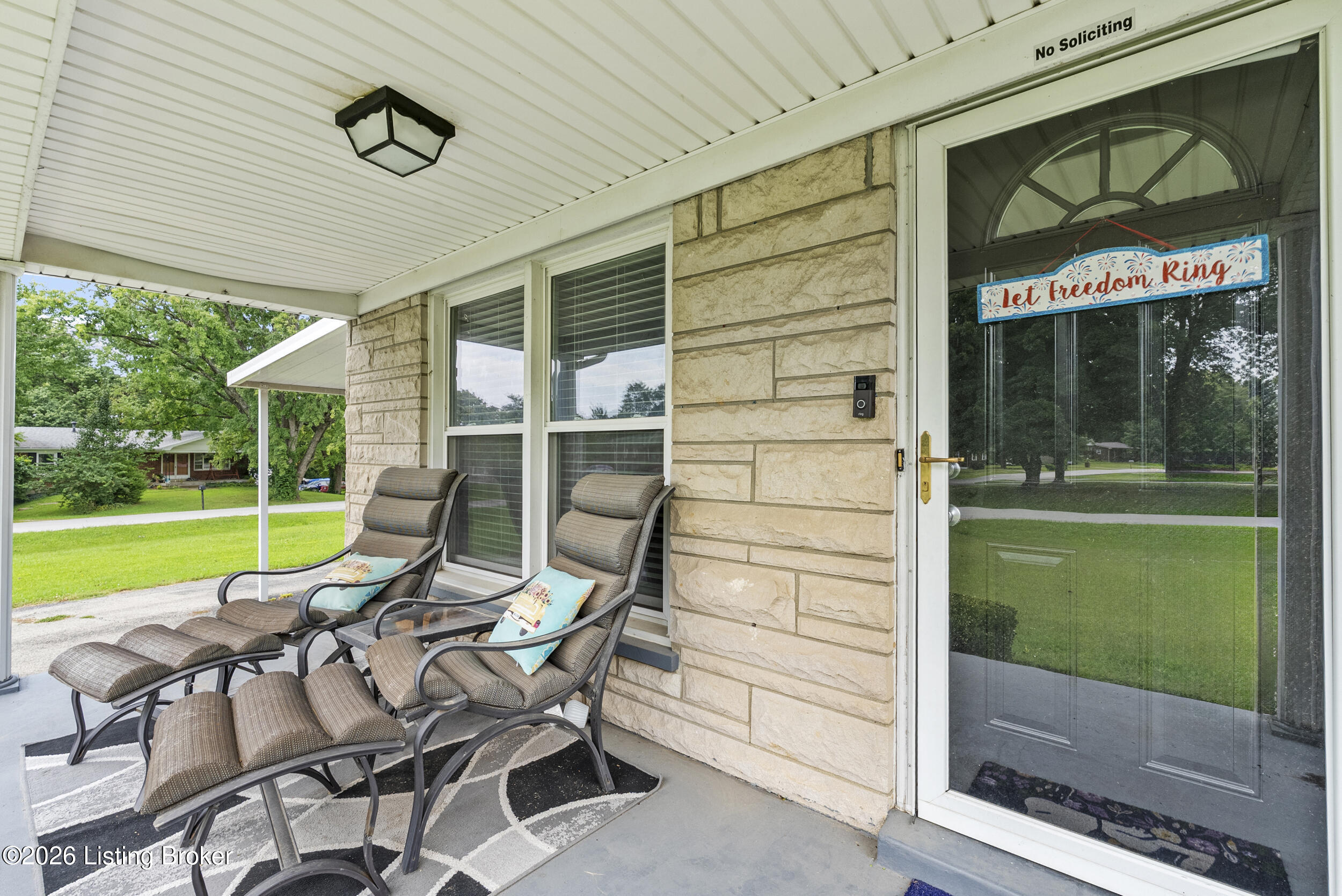 106 Wyndingbrook Dr Property Photo 3