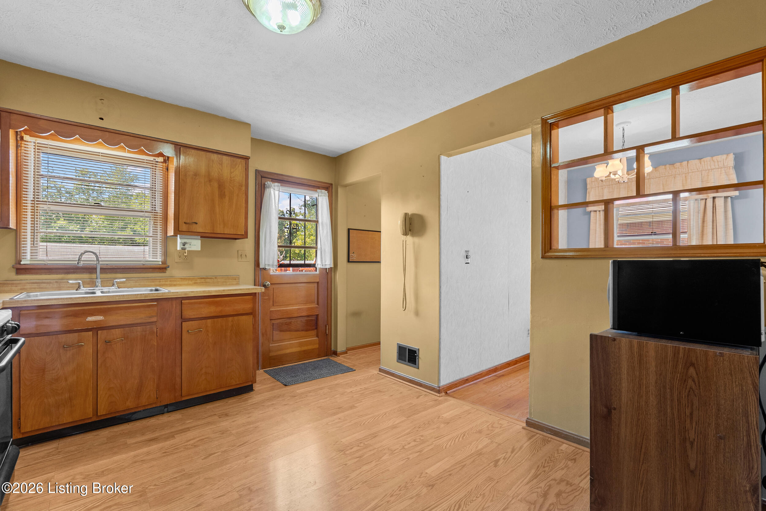 8204 Bost Ln Property Photo 11