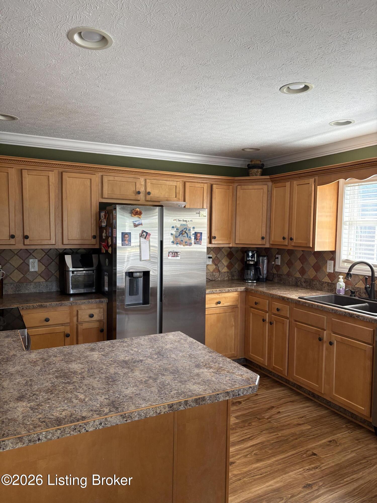 853 Shady Brook Ln Property Photo 2
