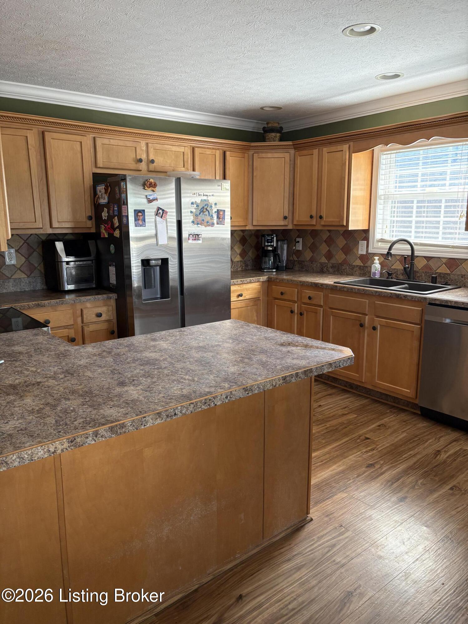 853 Shady Brook Ln Property Photo 5