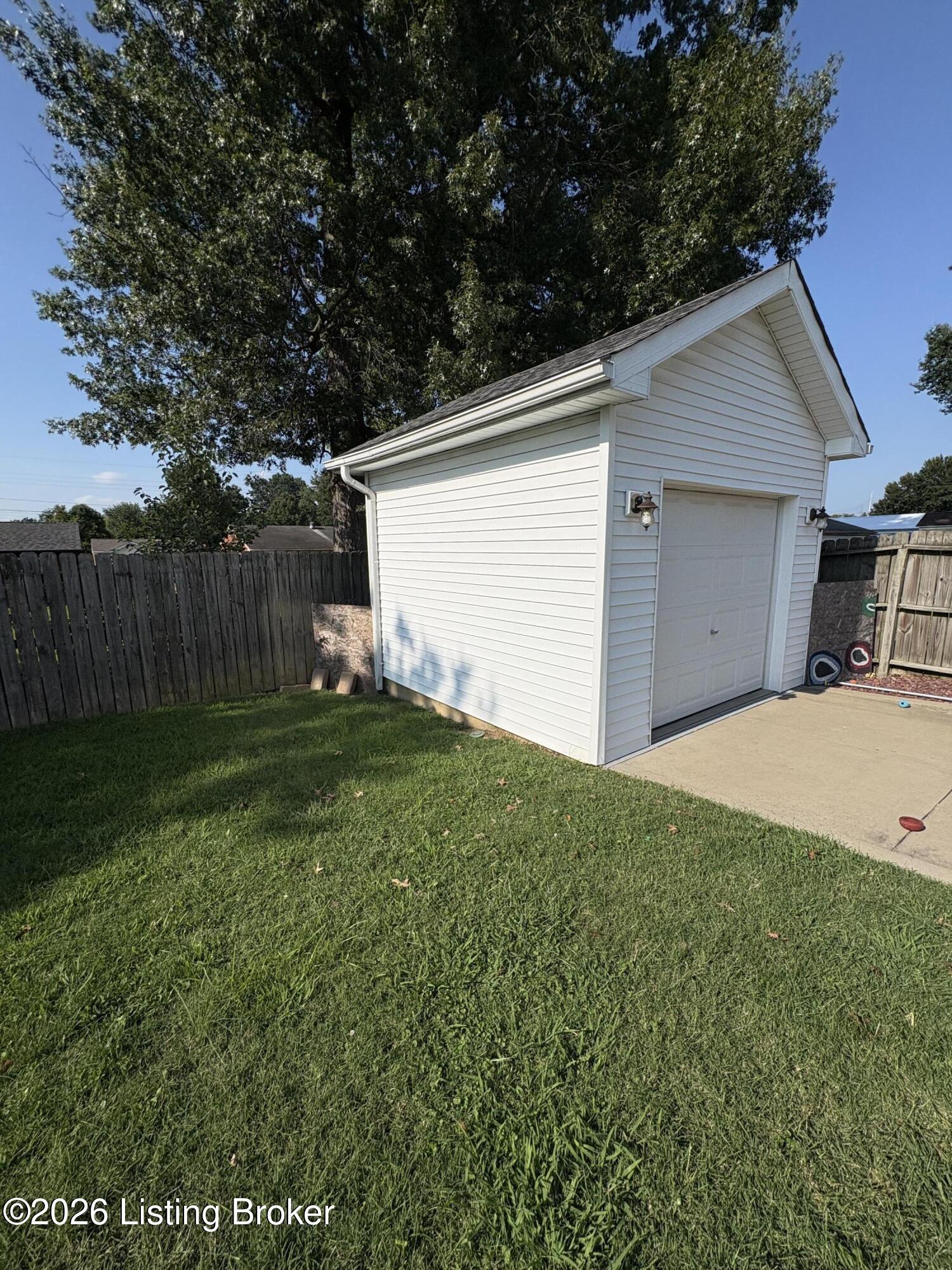 853 Shady Brook Ln Property Photo 19