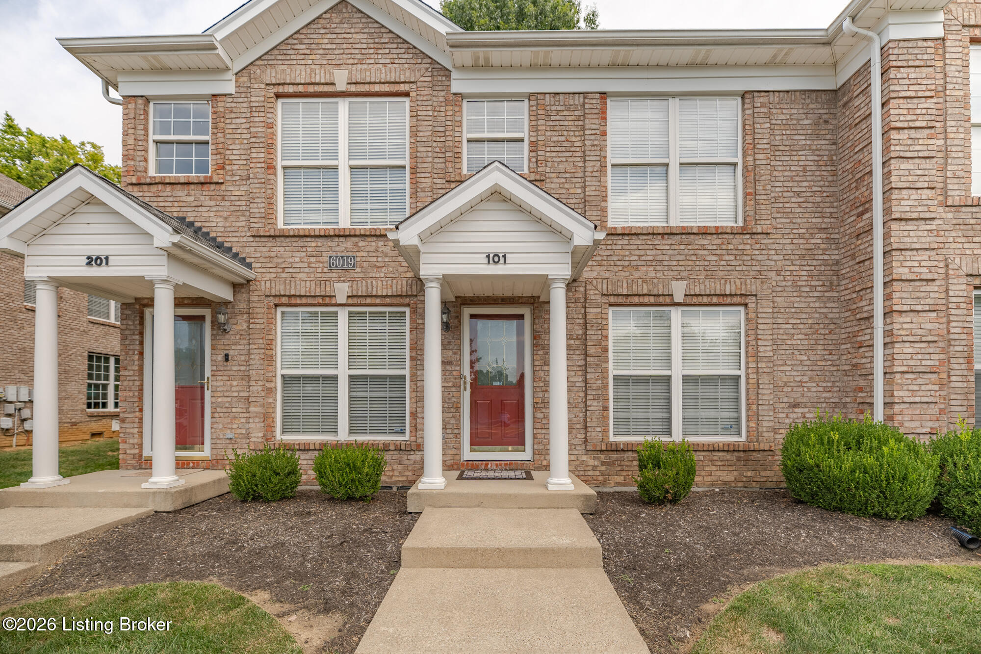 6019 Wooded Creek Dr Property Photo 1