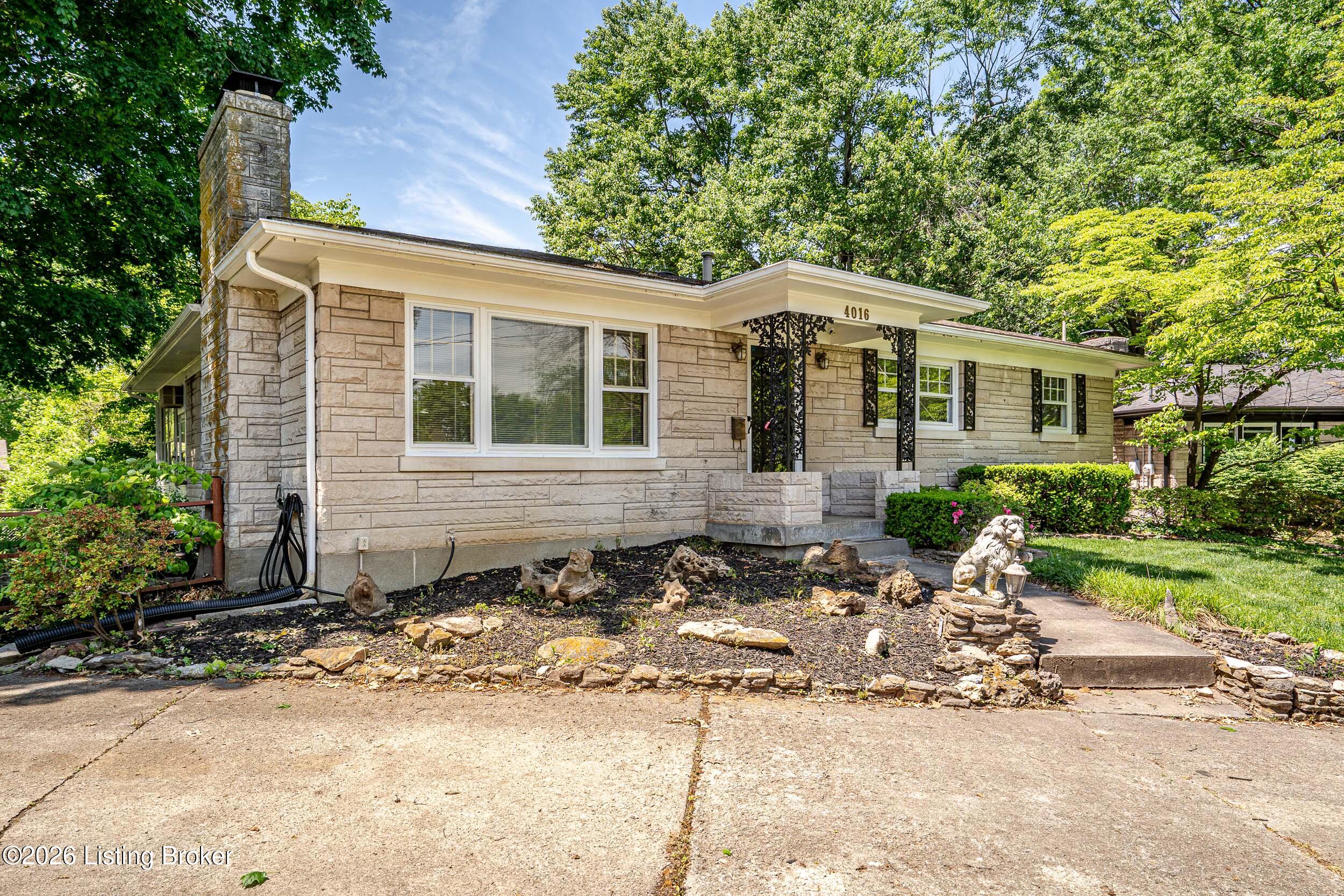 4016 White Plains Ct Property Photo 3