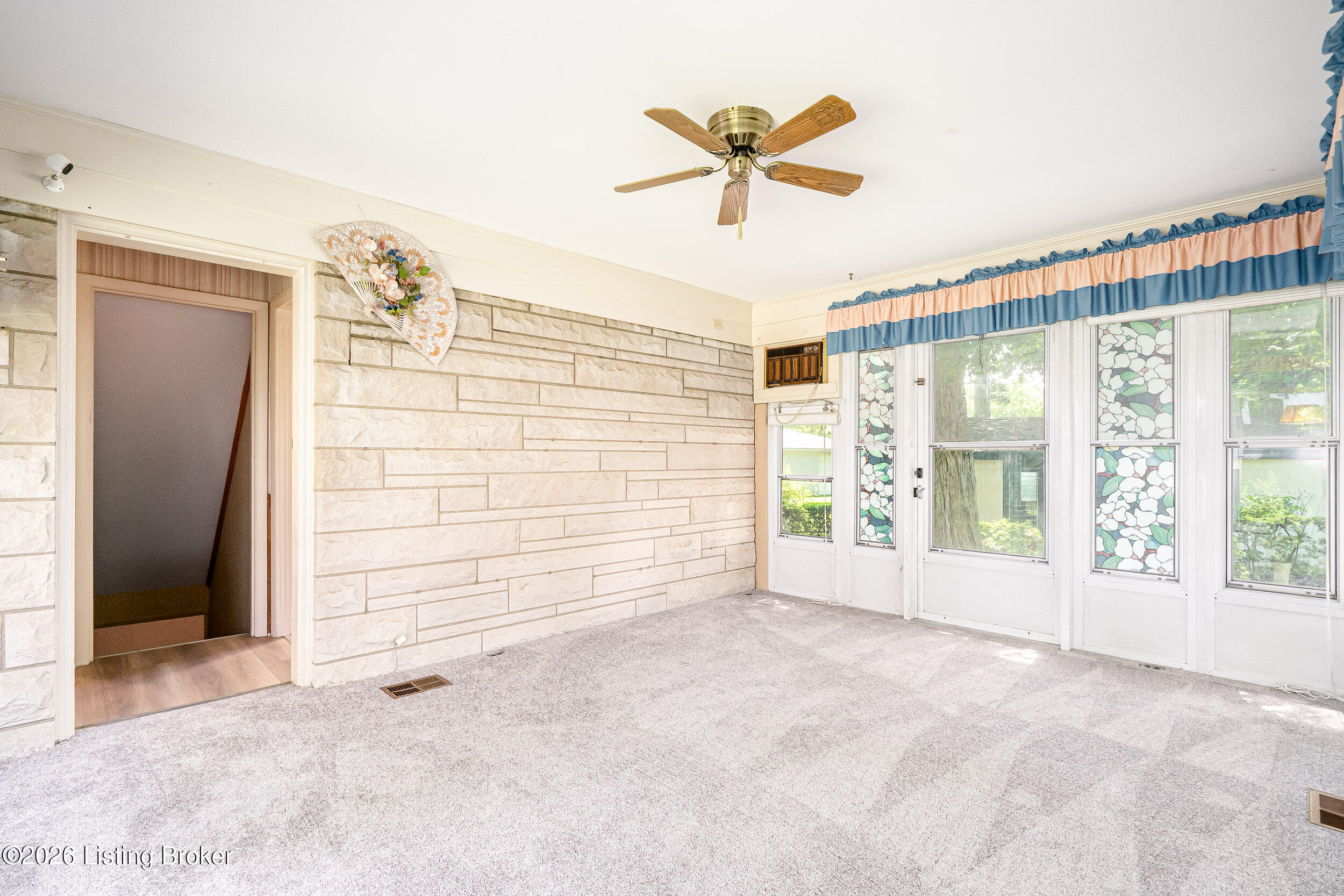 4016 White Plains Ct Property Photo 17