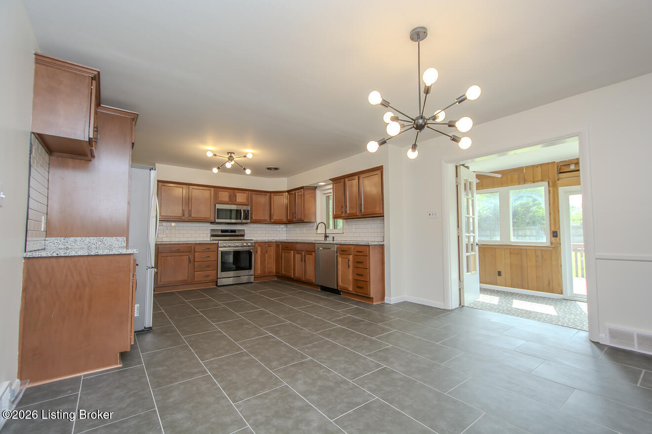 4310 Saint Regis Ln Property Photo 6