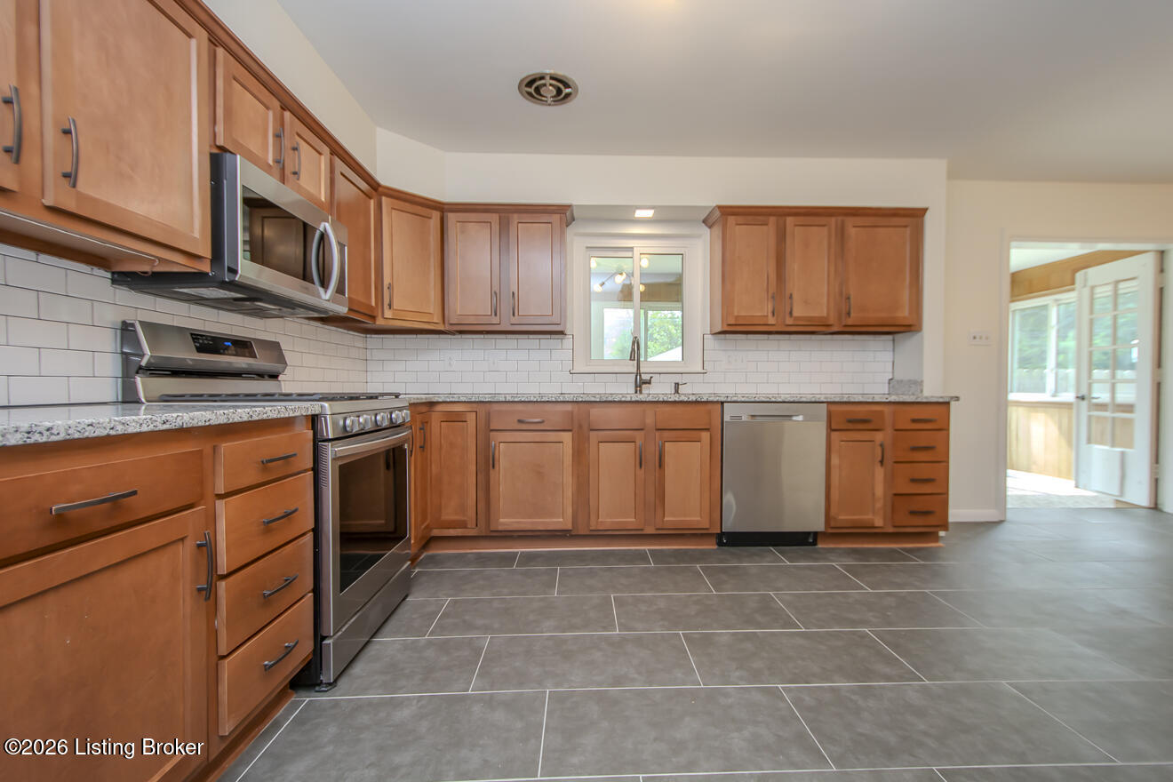 4310 Saint Regis Ln Property Photo 18