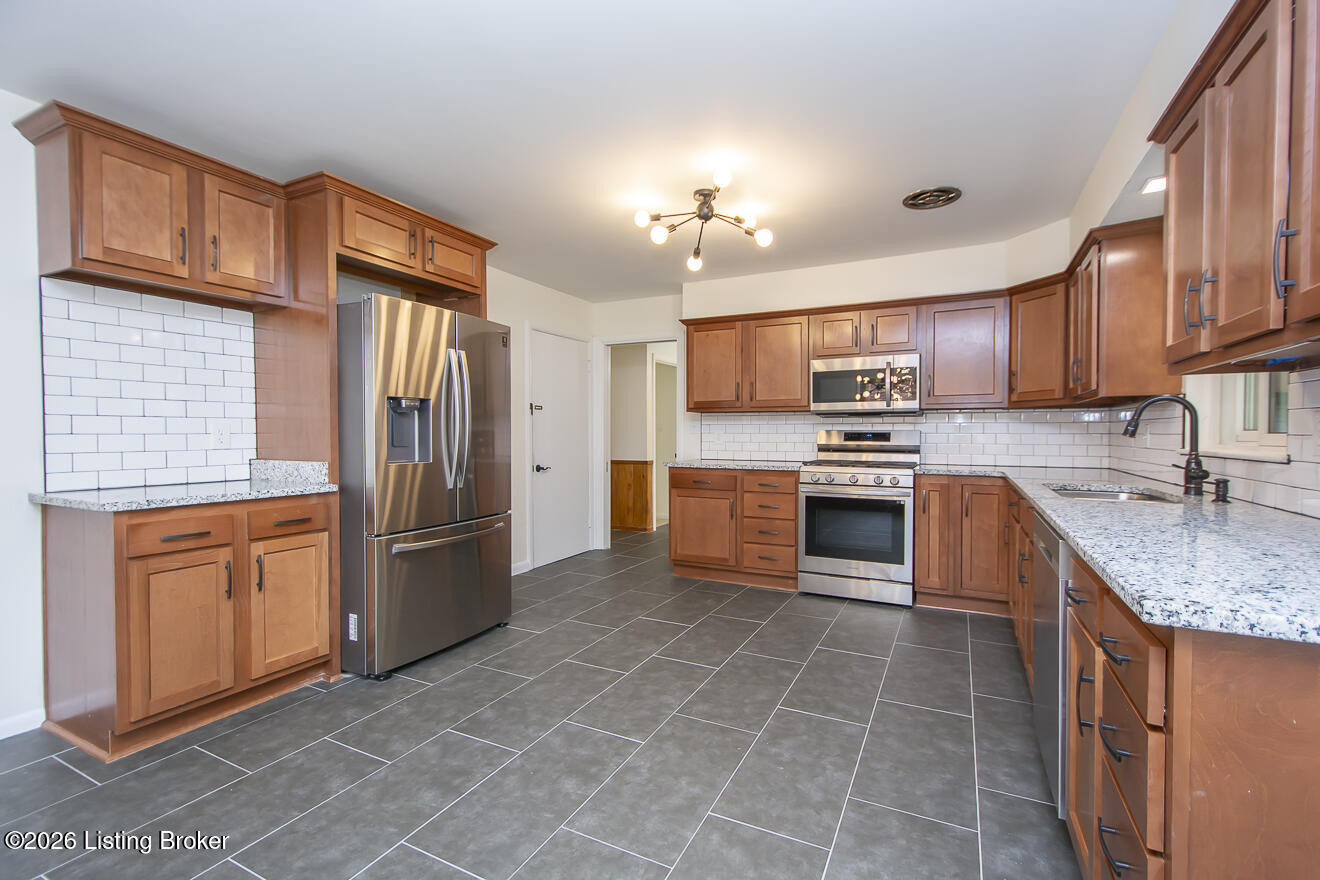 4310 Saint Regis Ln Property Photo 20