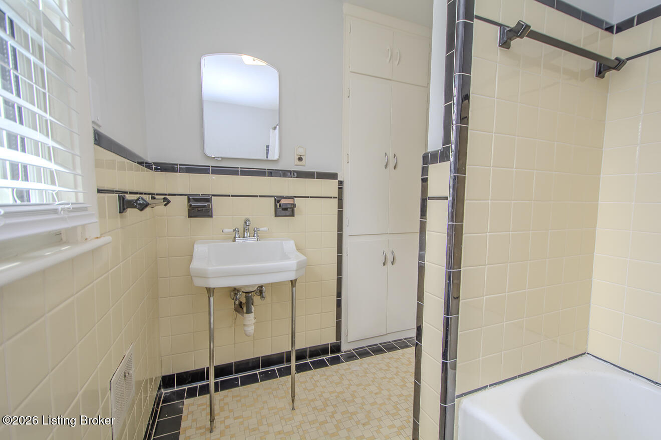 4310 Saint Regis Ln Property Photo 34