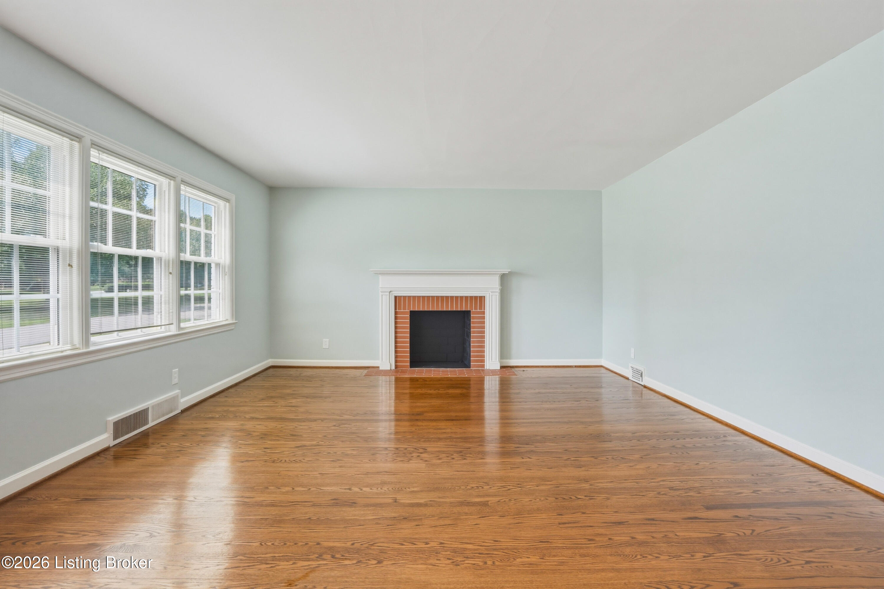 3717 Hillsboro Rd Property Photo 4