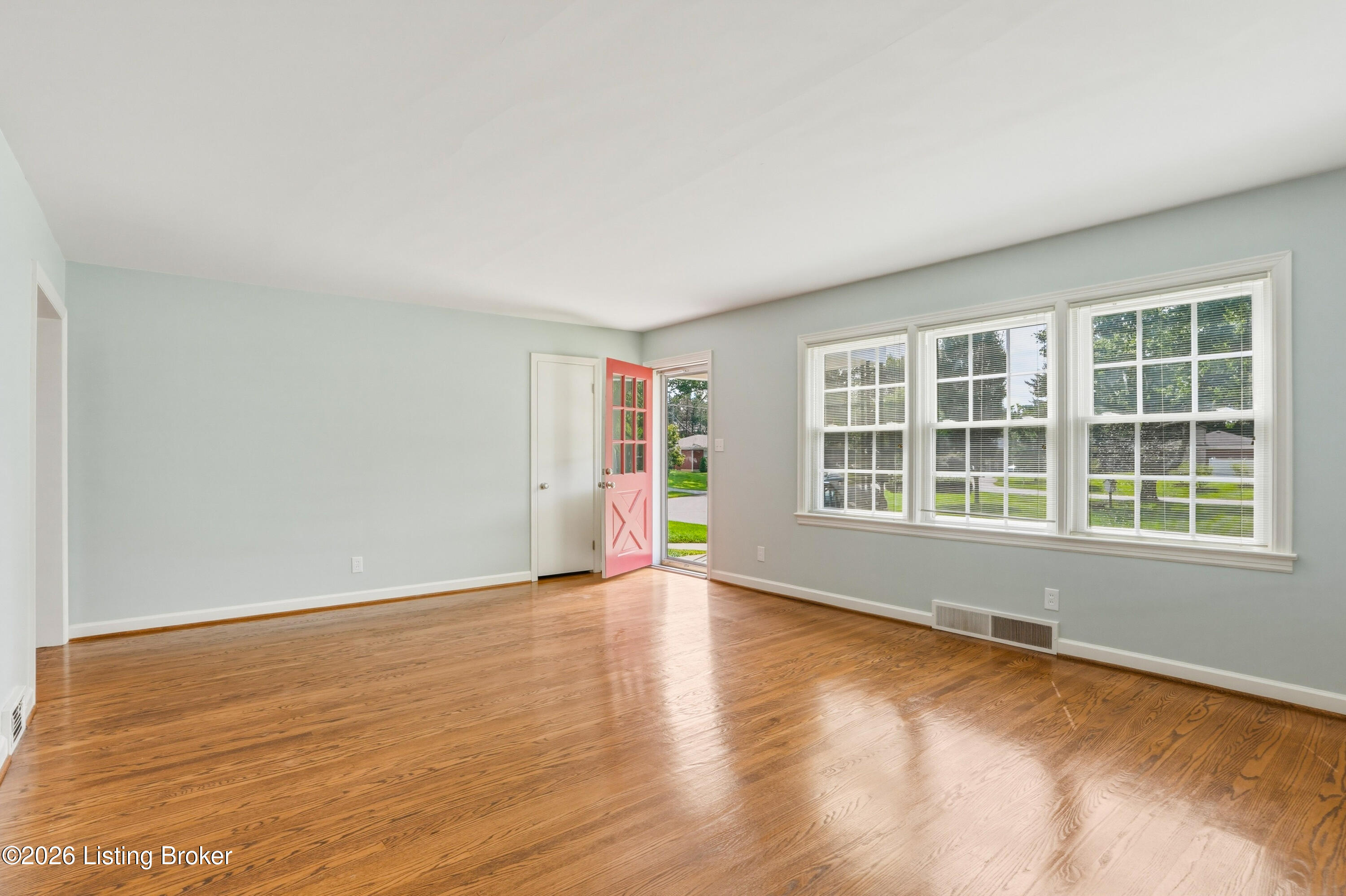 3717 Hillsboro Rd Property Photo 5
