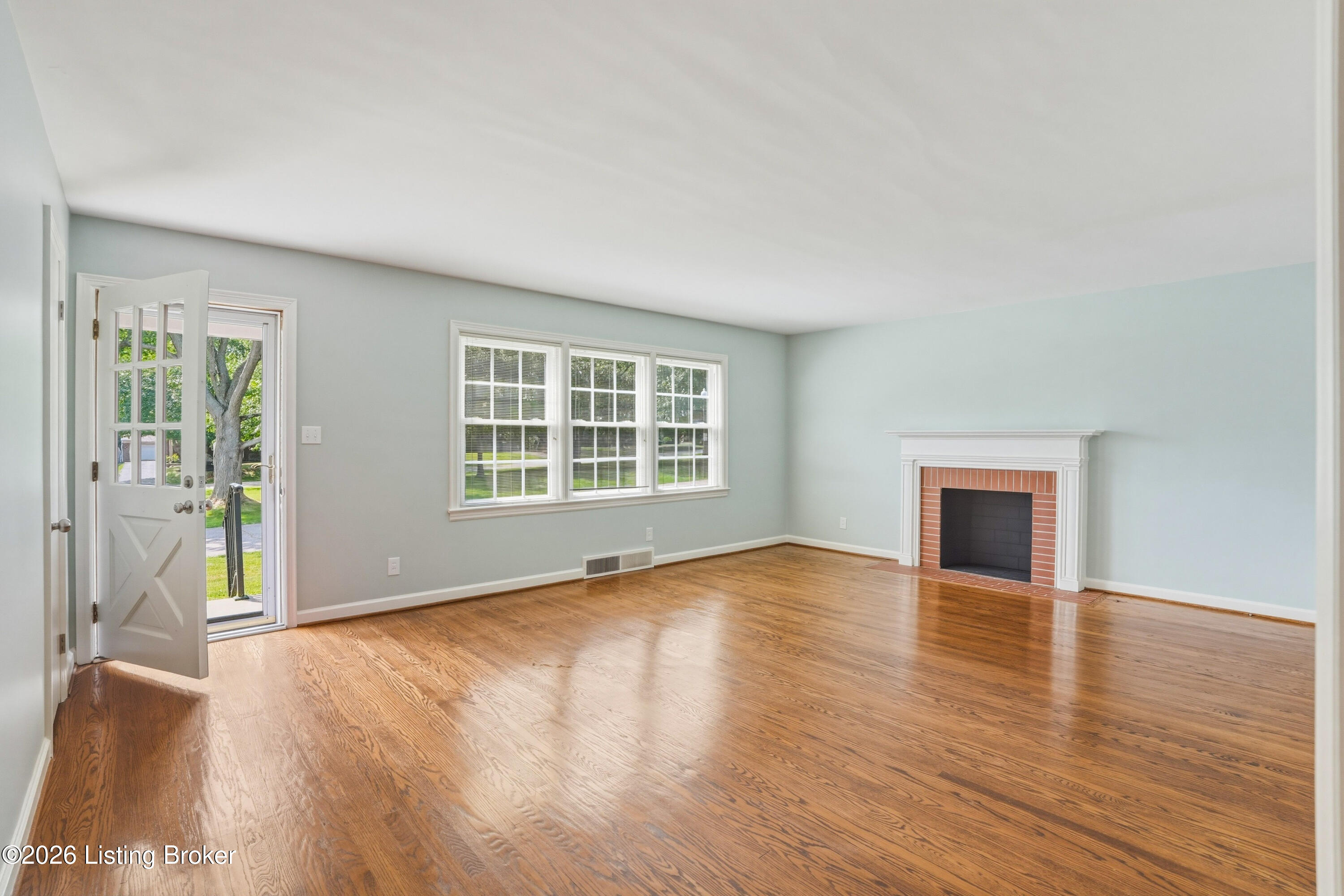 3717 Hillsboro Rd Property Photo 6