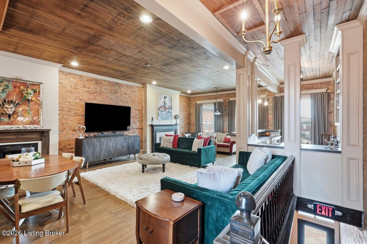 34 Public Square 2a Property Photo 5