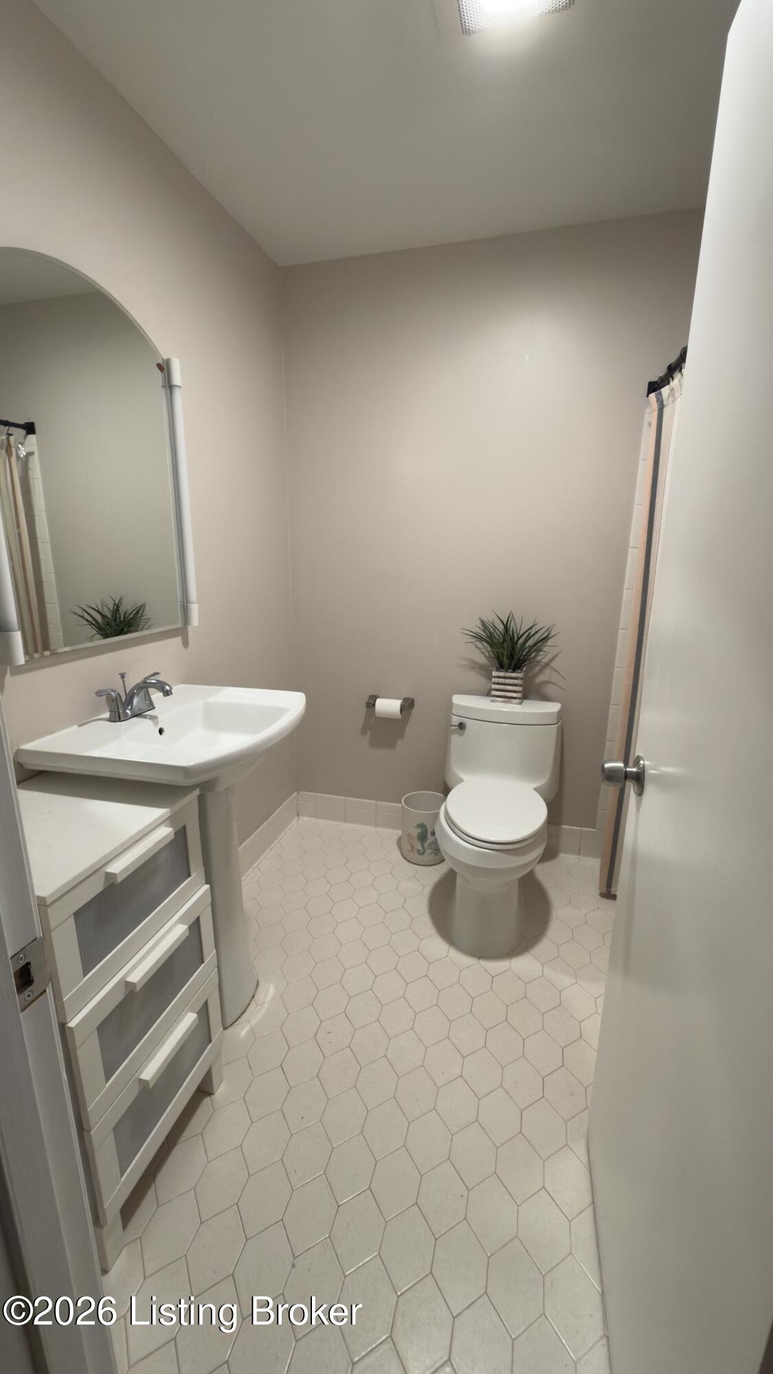 9402 Tiverton Way Property Photo 25
