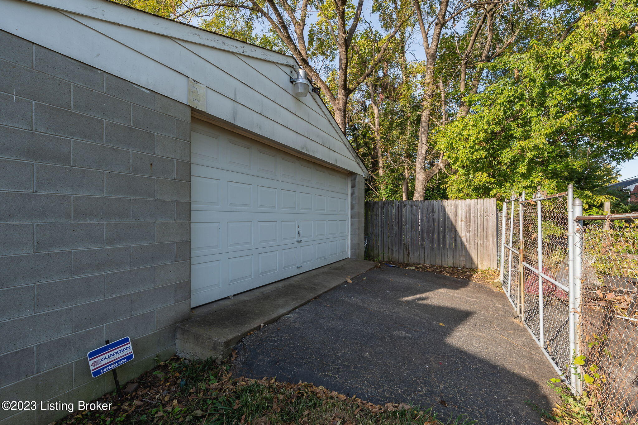 641 E Saint Catherine St Property Photo 2