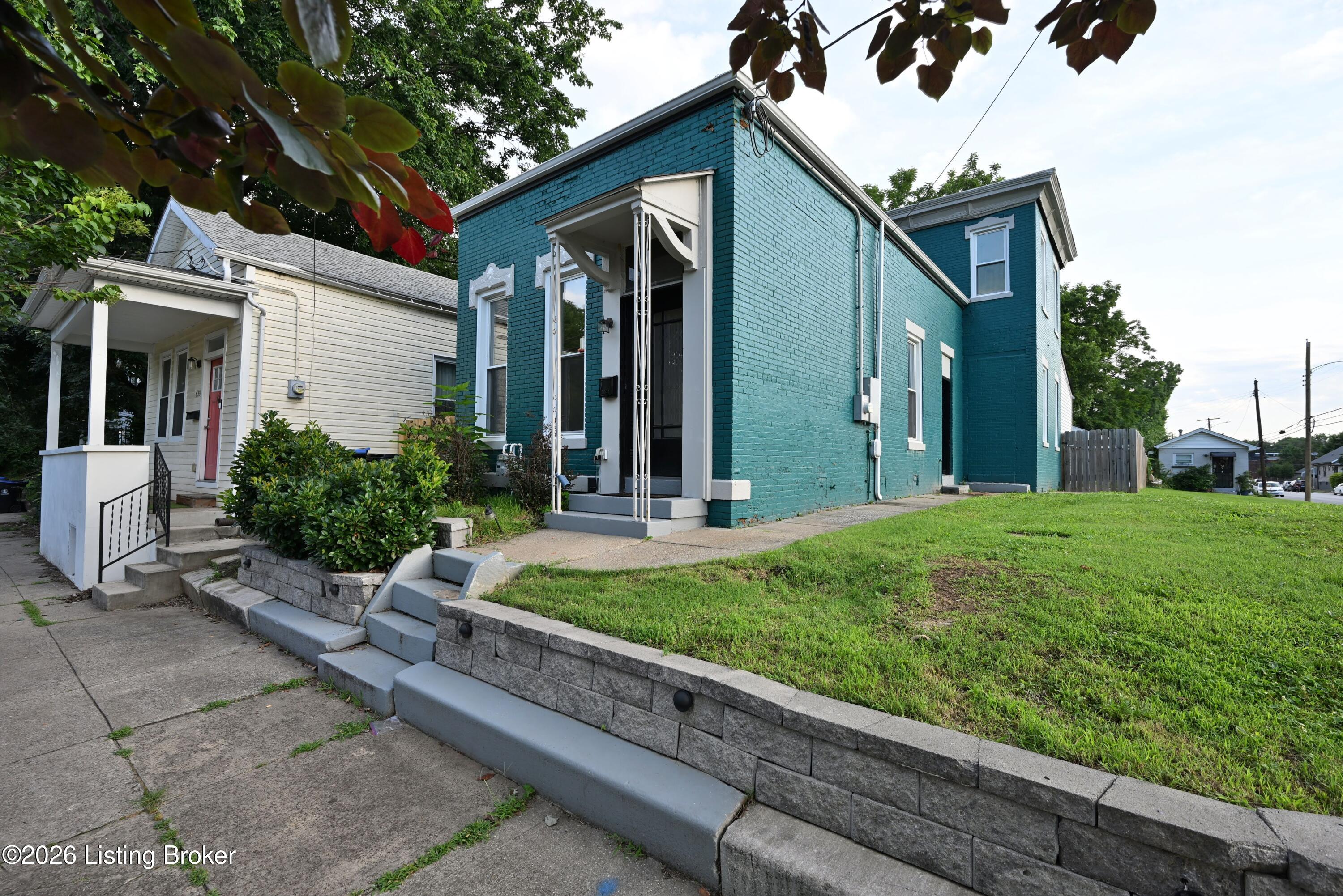 641 E Saint Catherine St Property Photo 4