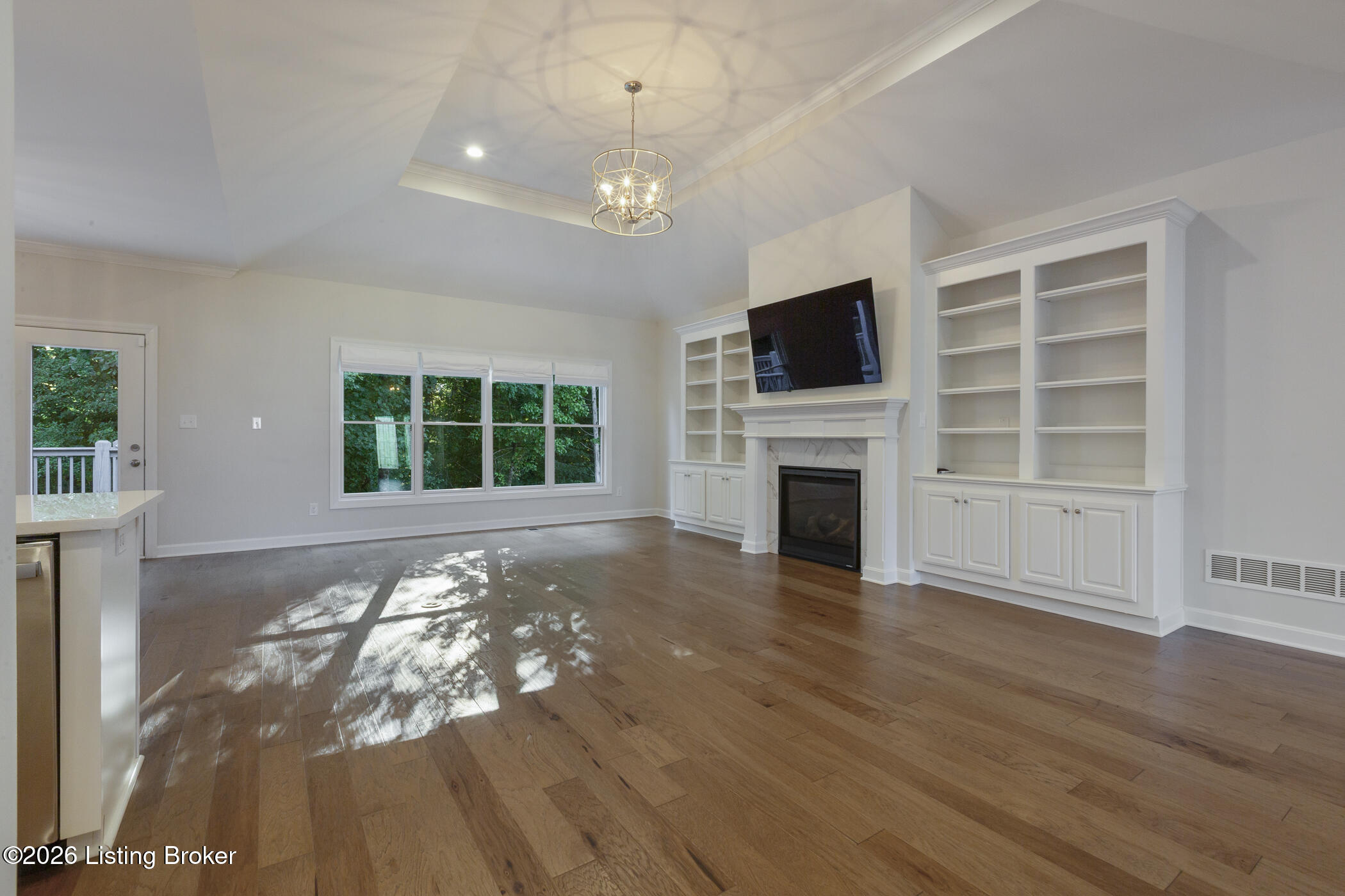 17216 Shakes Creek Dr Property Photo 9