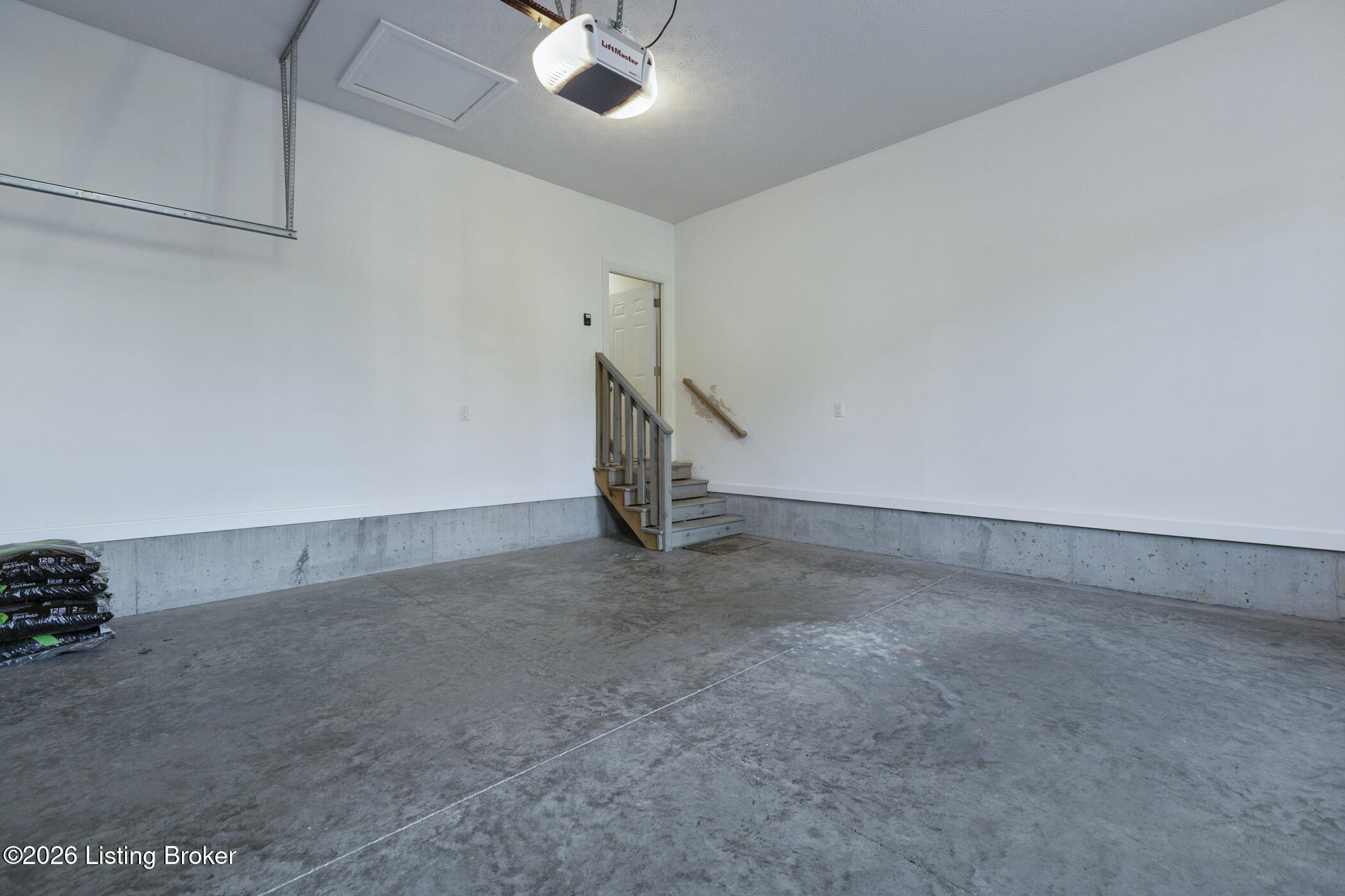 17216 Shakes Creek Dr Property Photo 30