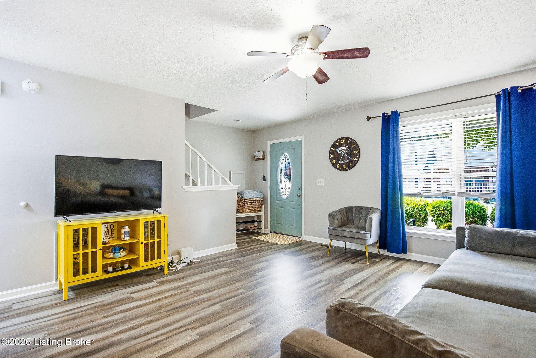 4811 Greenvale Cir Property Photo 3