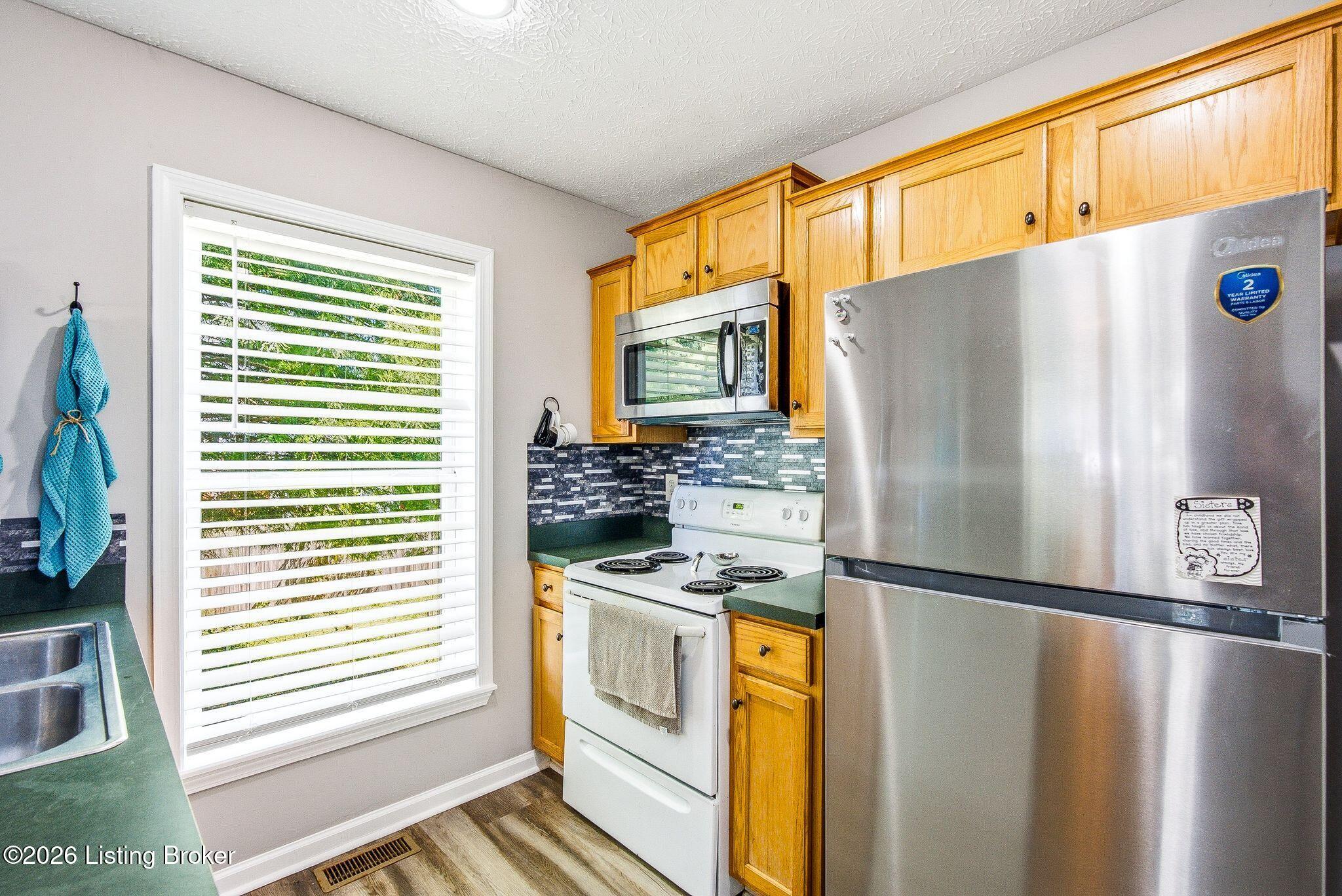 4811 Greenvale Cir Property Photo 6