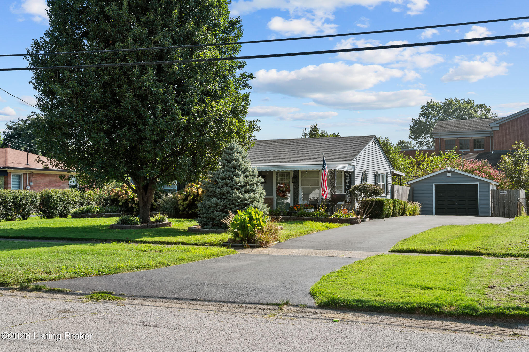 9105 Seaforth Dr Property Photo 2