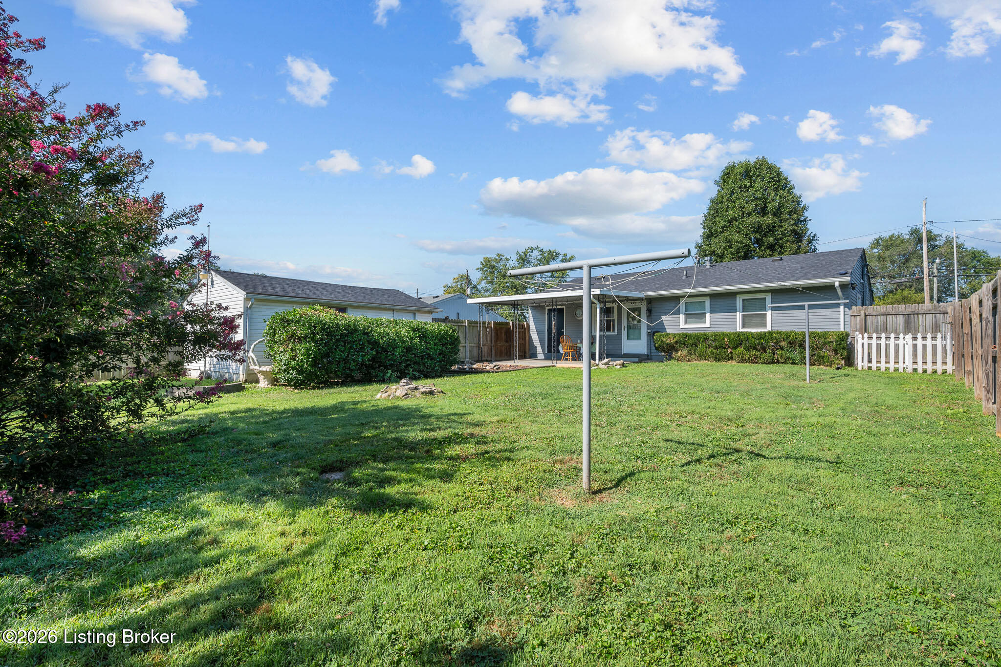 9105 Seaforth Dr Property Photo 28