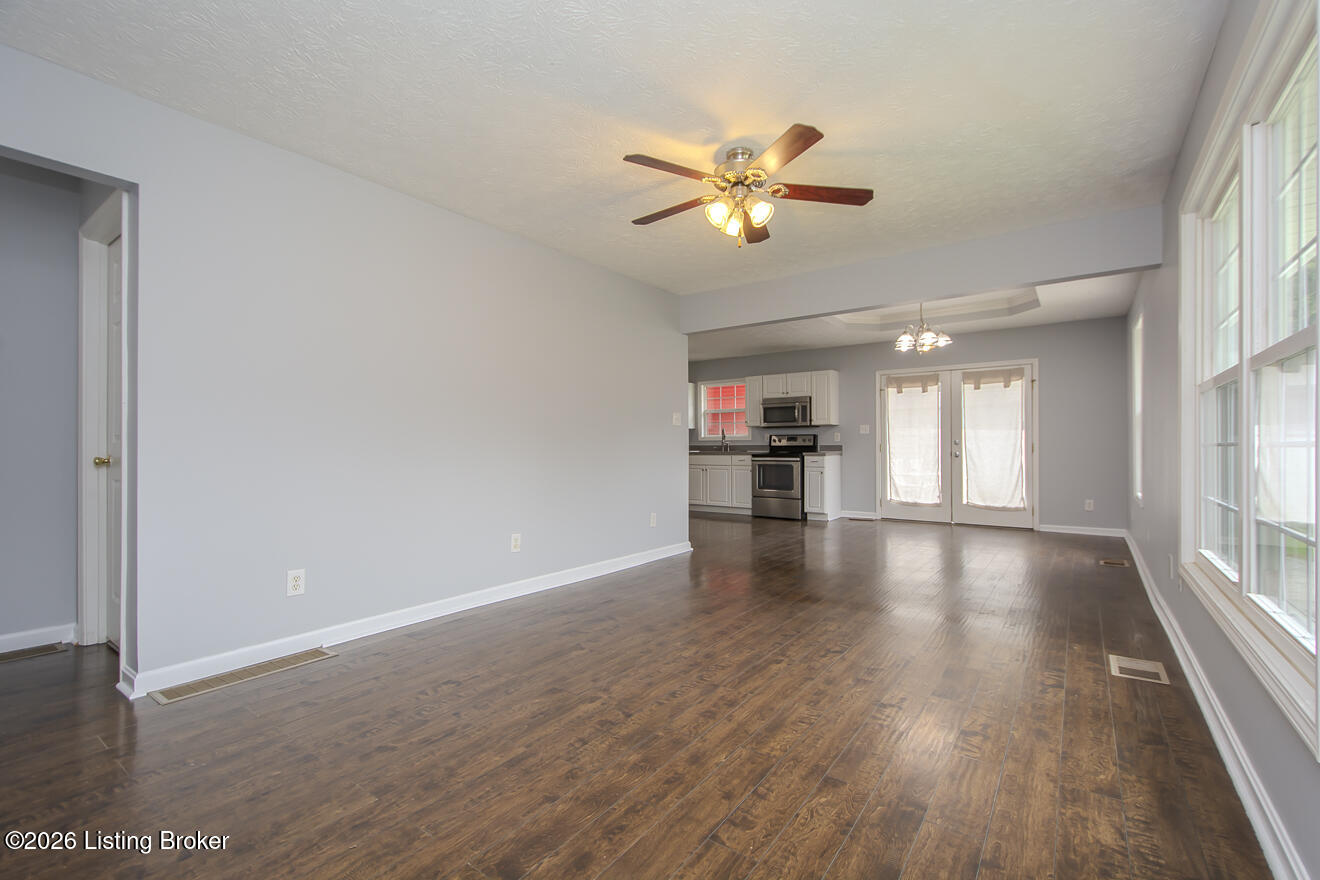 344 Lake Elmo Rd Property Photo 10