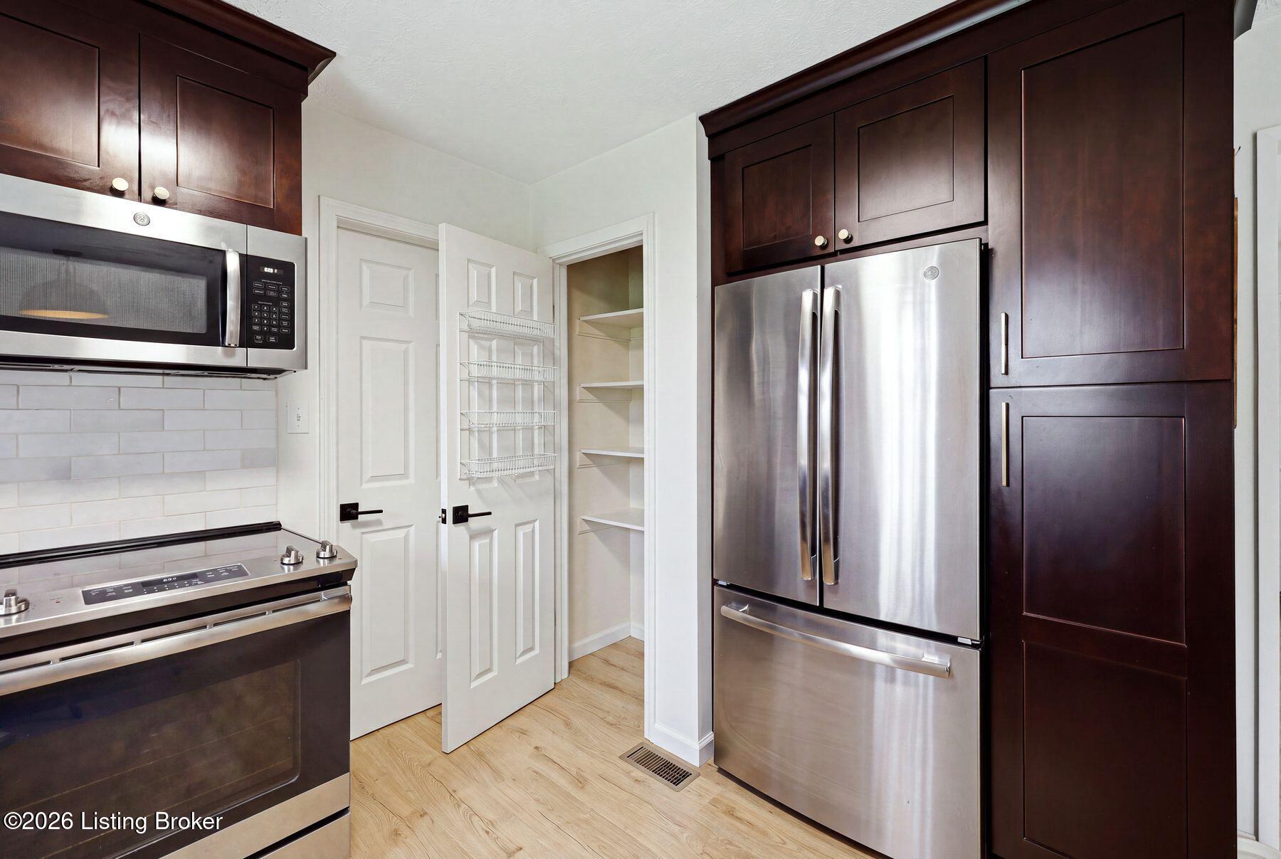 8613 Hickory Falls Ln Property Photo 27