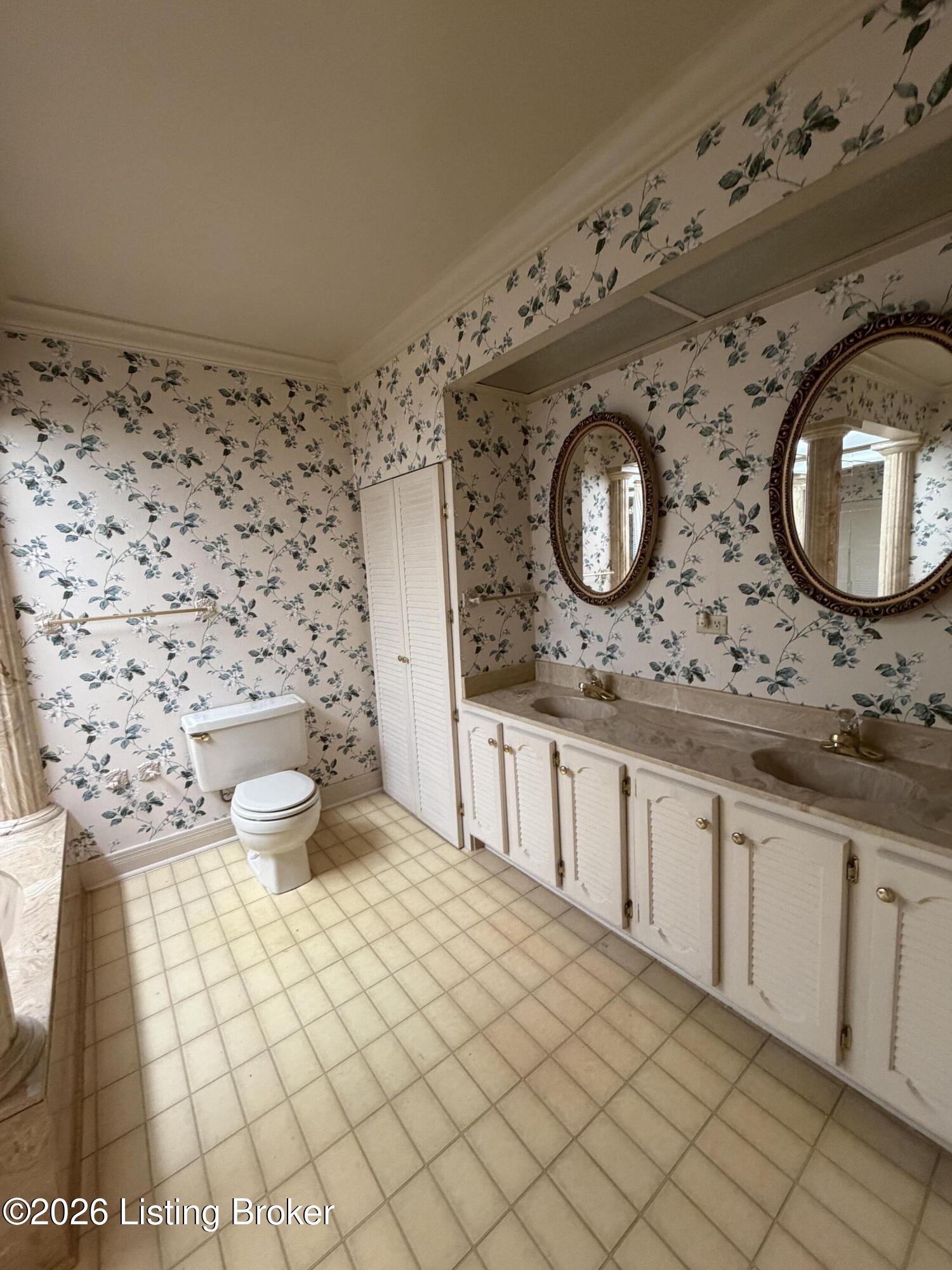 2508 Gardiner Ln Property Photo 8