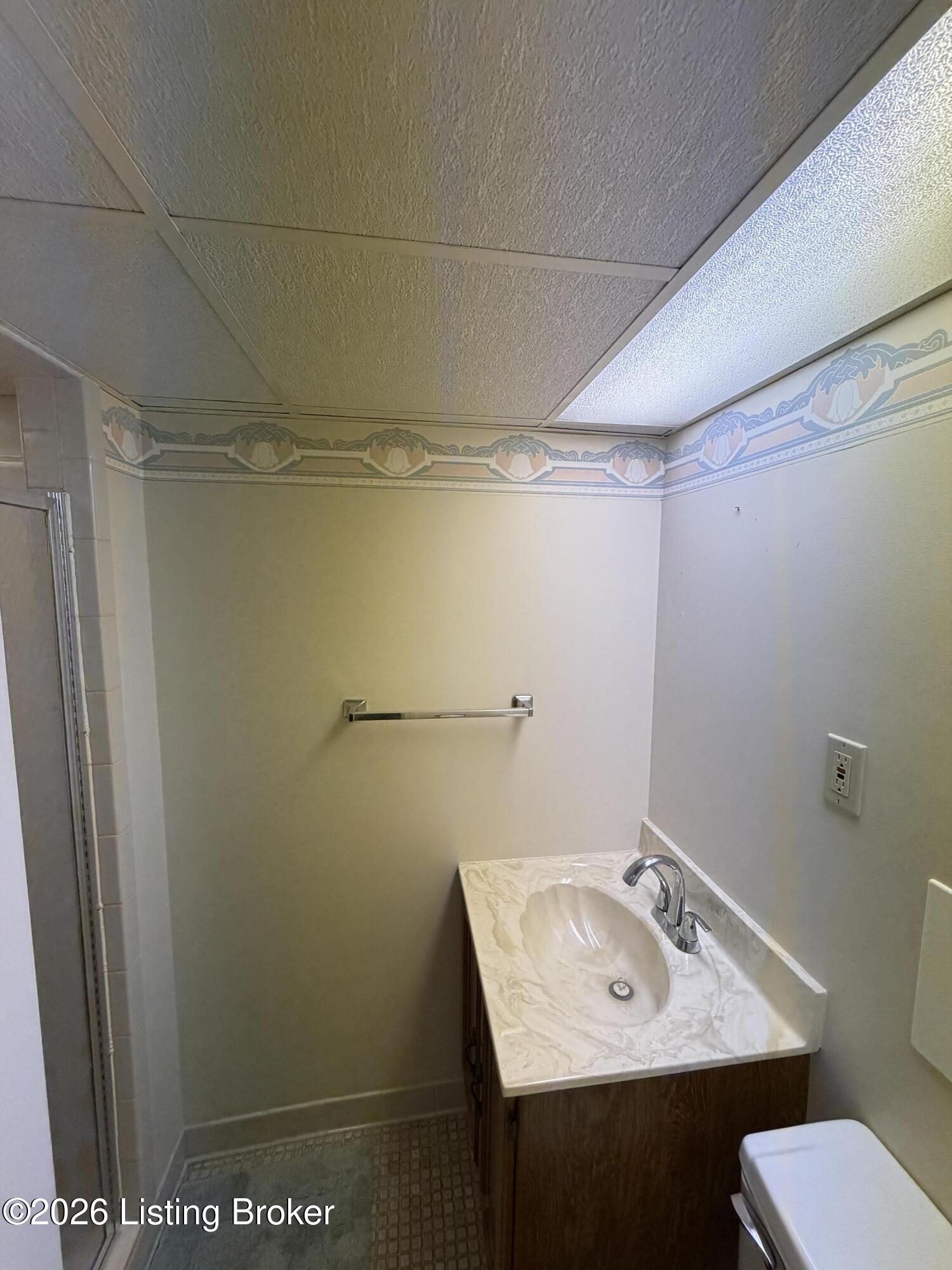 2508 Gardiner Ln Property Photo 16