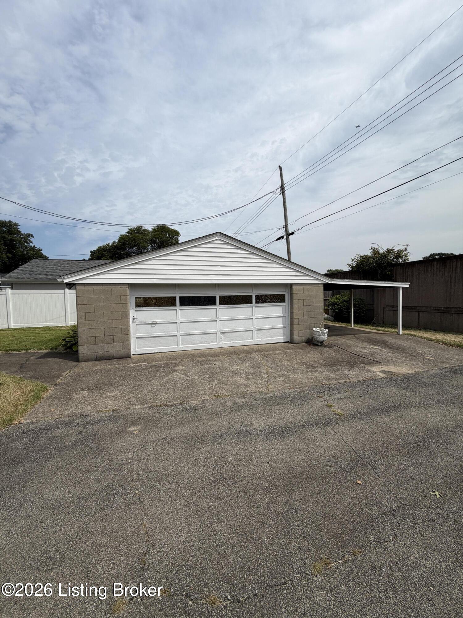 2508 Gardiner Ln Property Photo 20