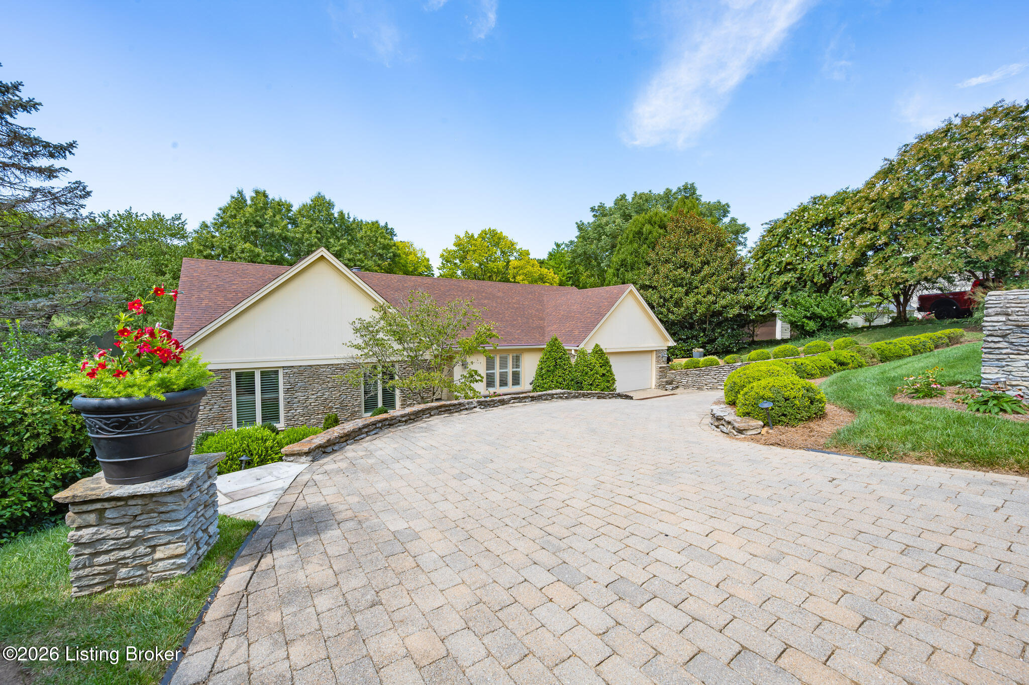 1138 Rostrevor Cir Property Photo 2