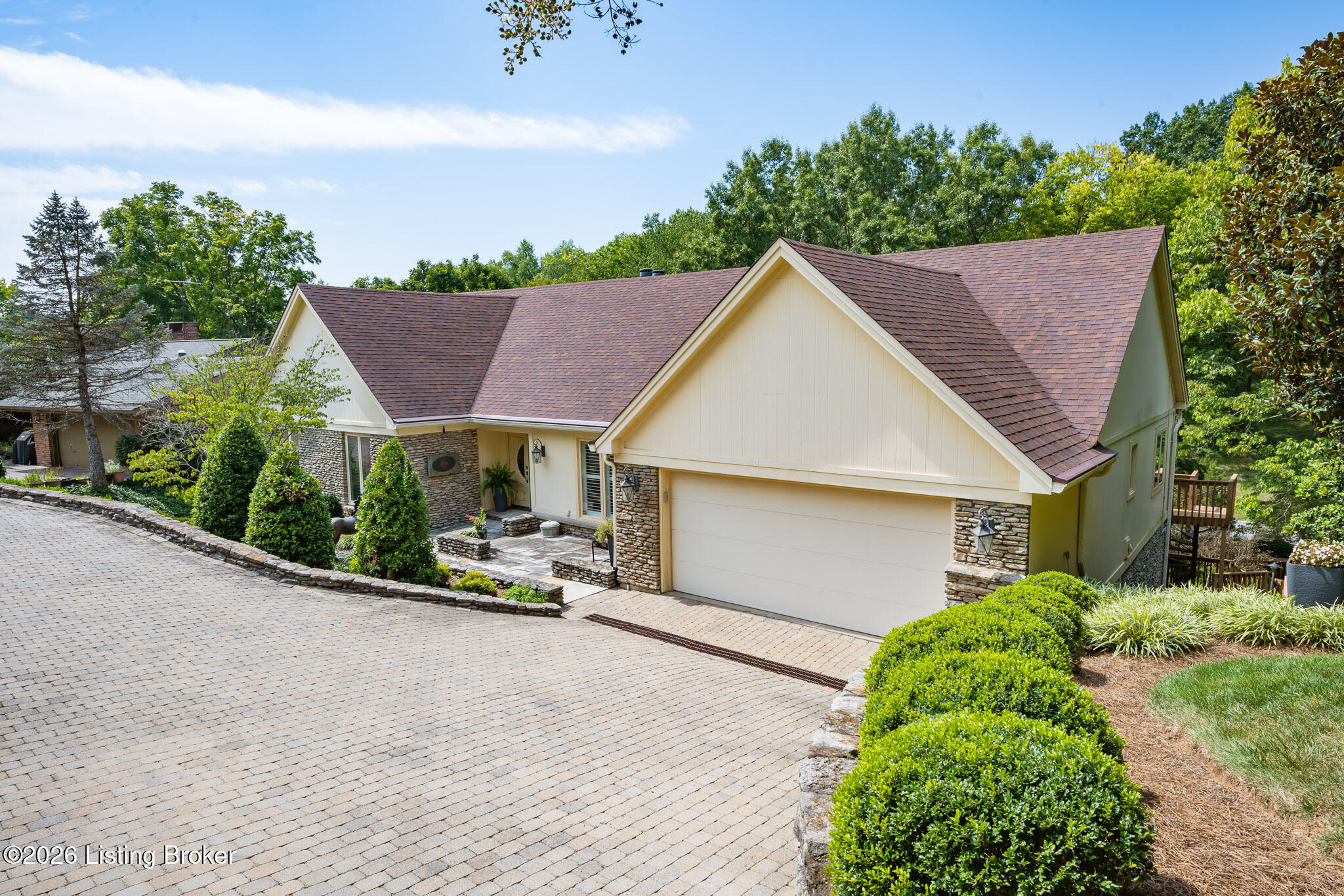 1138 Rostrevor Cir Property Photo 5