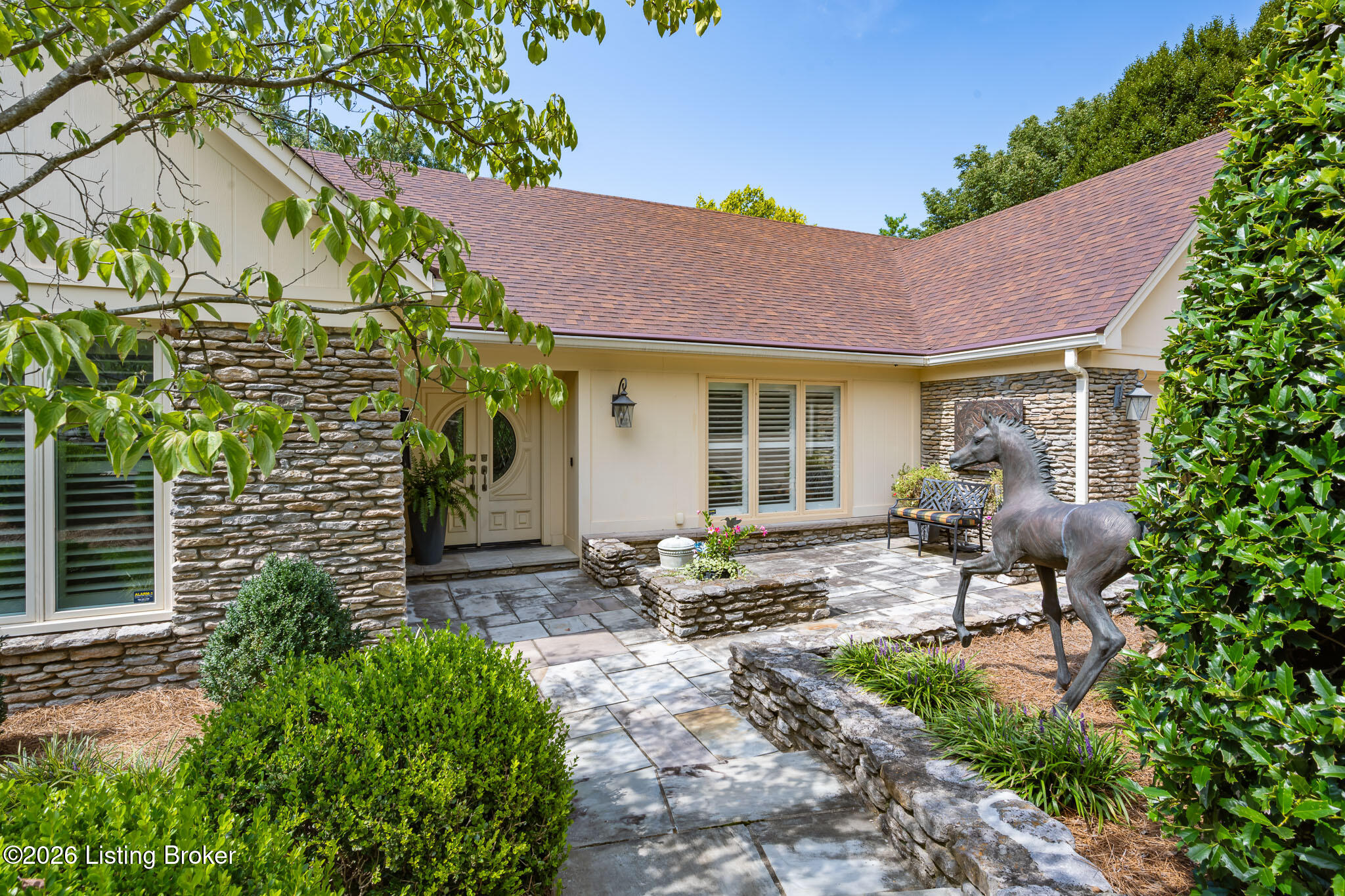 1138 Rostrevor Cir Property Photo 6