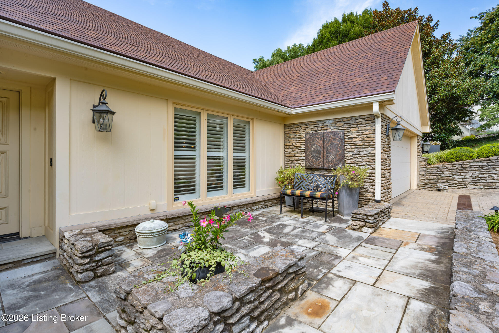 1138 Rostrevor Cir Property Photo 7