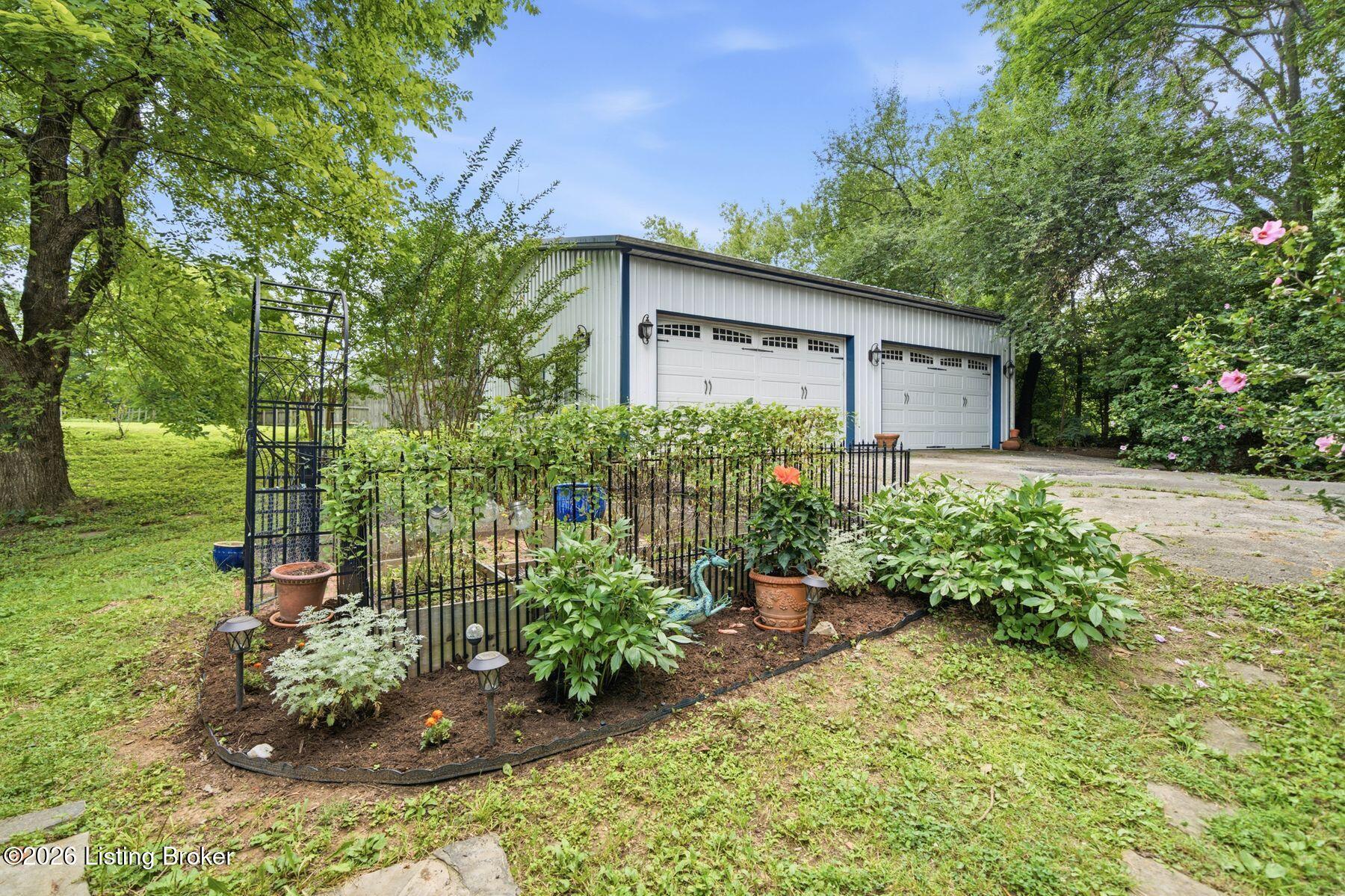 6218 Applegate Ln Property Photo 4
