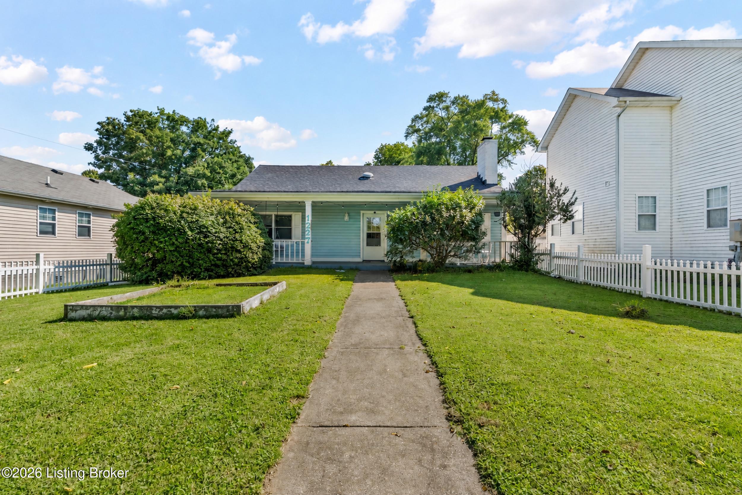 1227 Ormsby Ln Property Photo 2