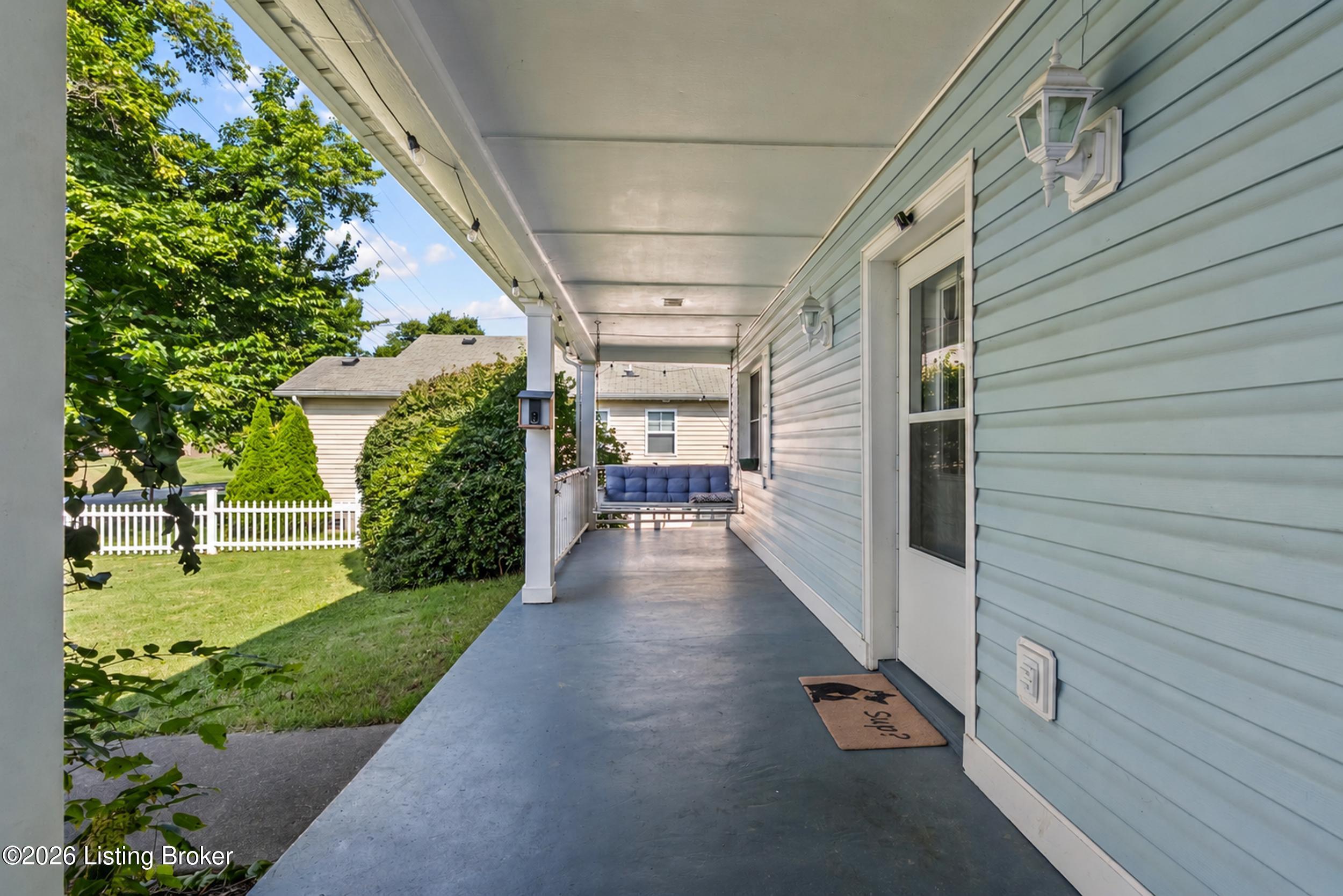 1227 Ormsby Ln Property Photo 5