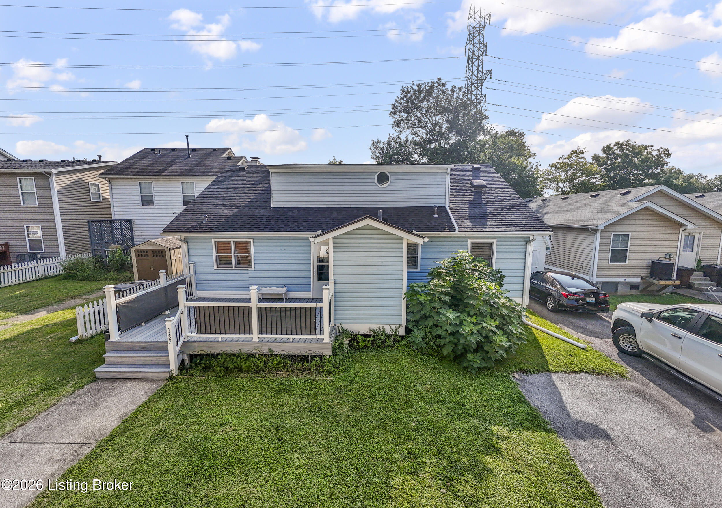 1227 Ormsby Ln Property Photo 6
