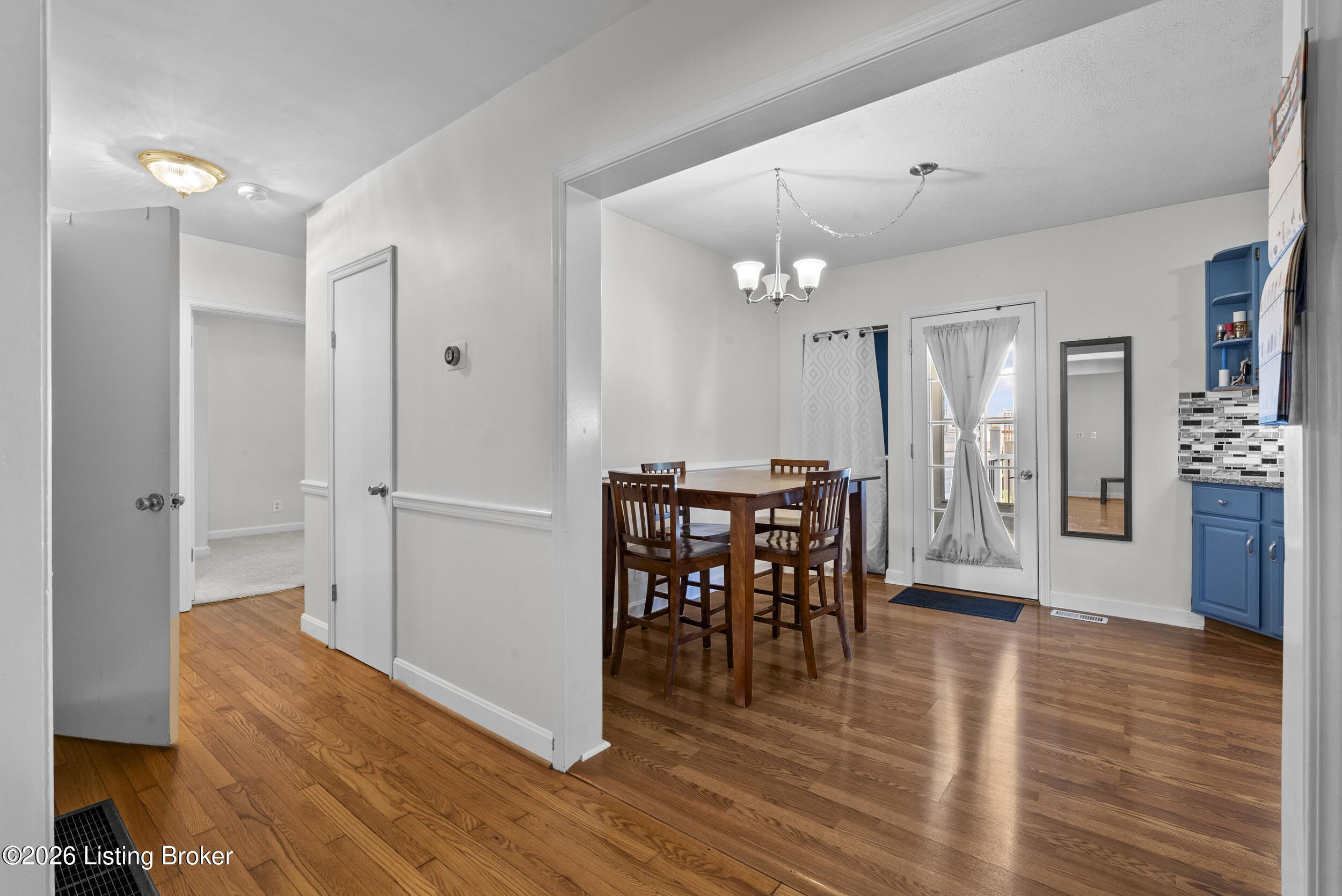 1227 Ormsby Ln Property Photo 8